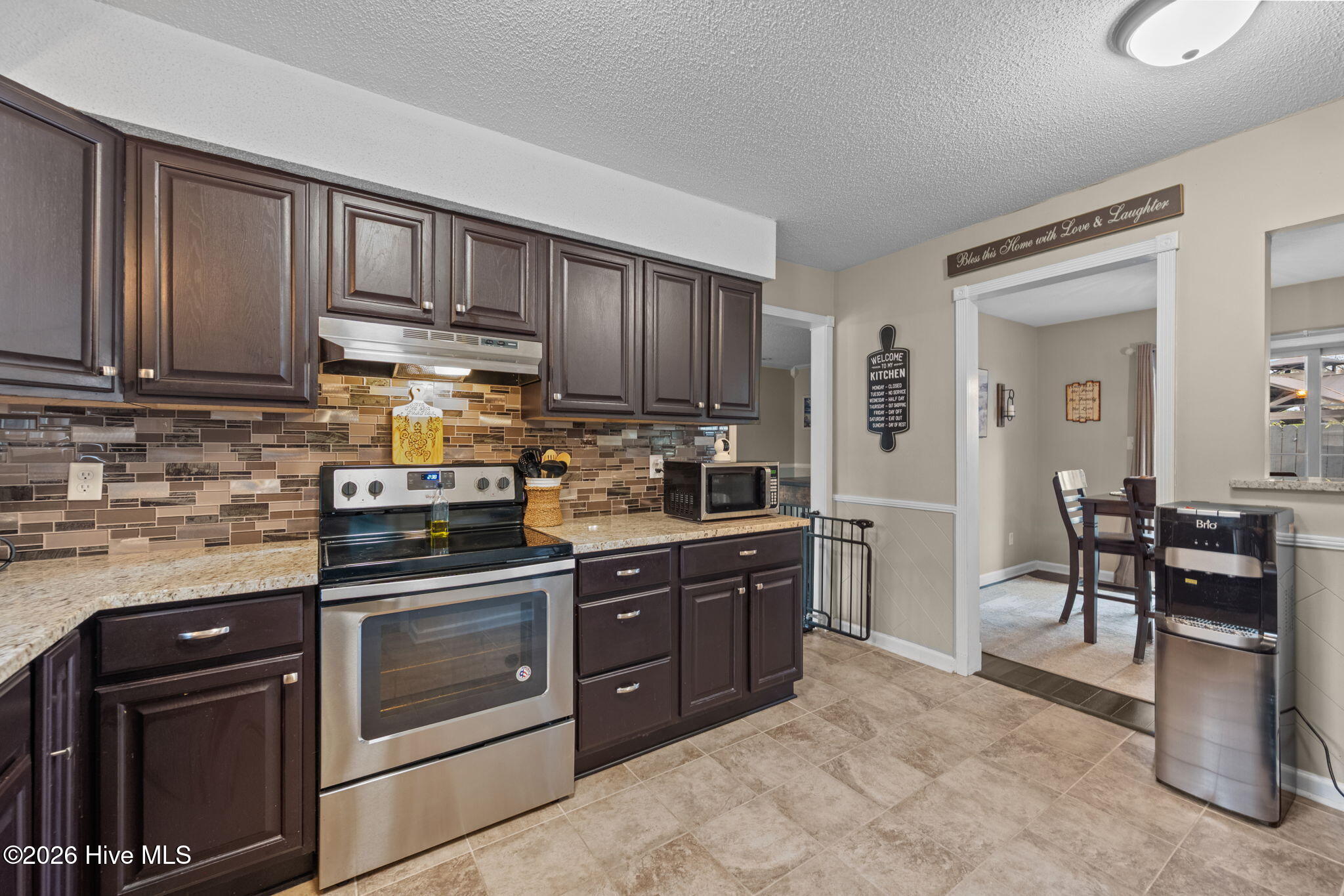 100548393 | Photo 12