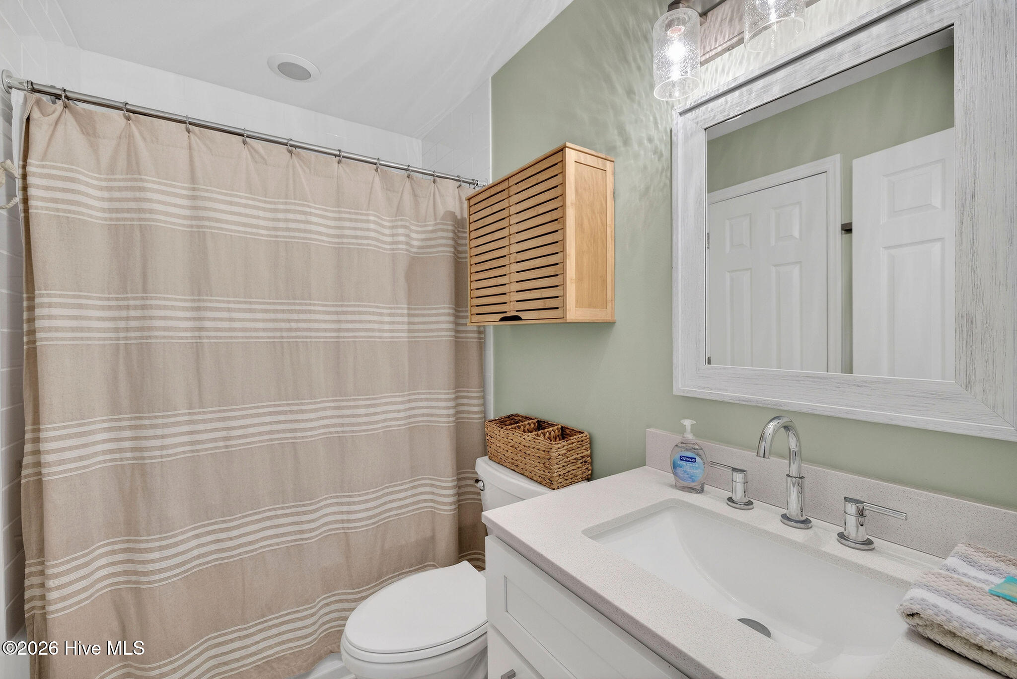 100549850 | Photo 24