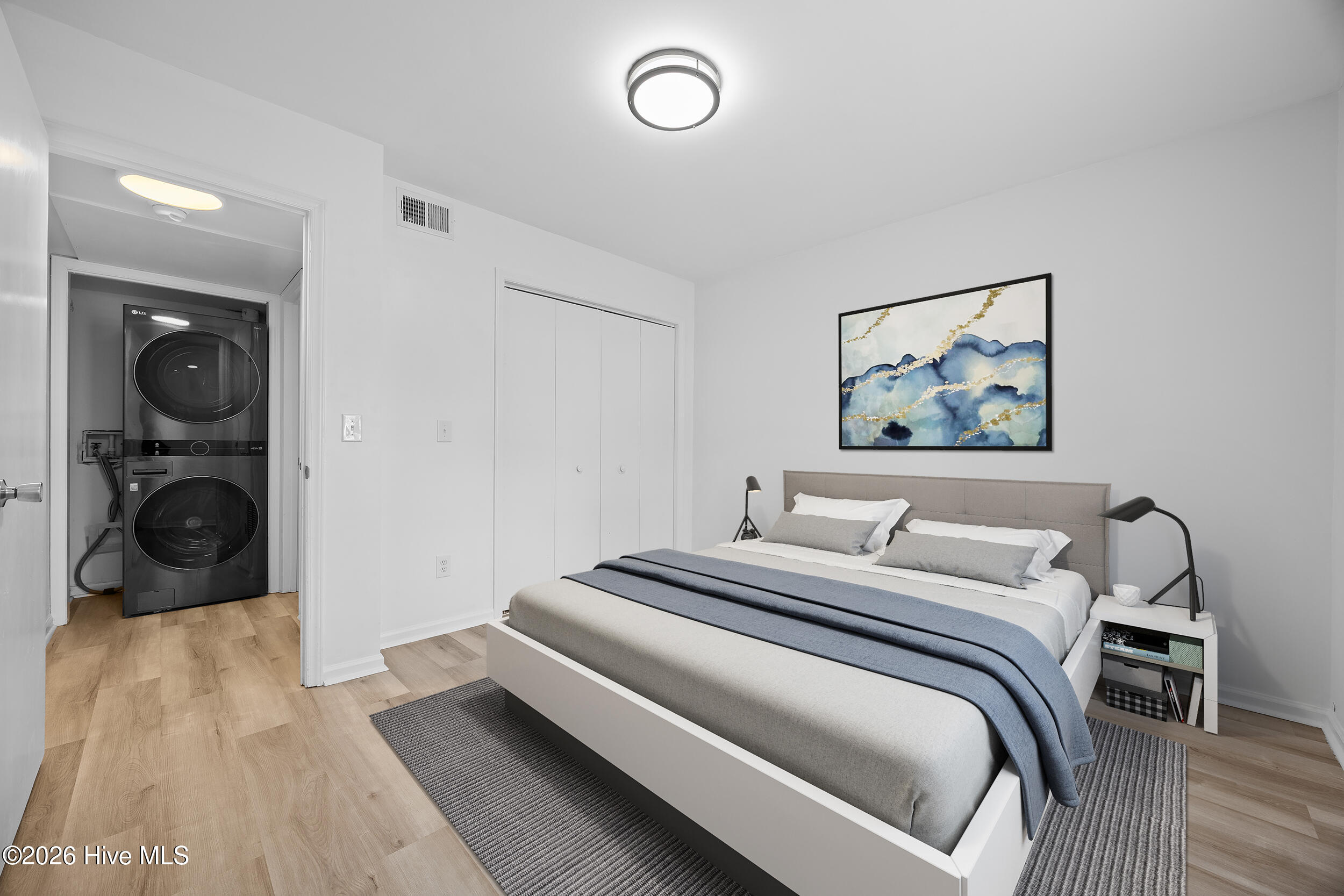 100557067 | Photo 24