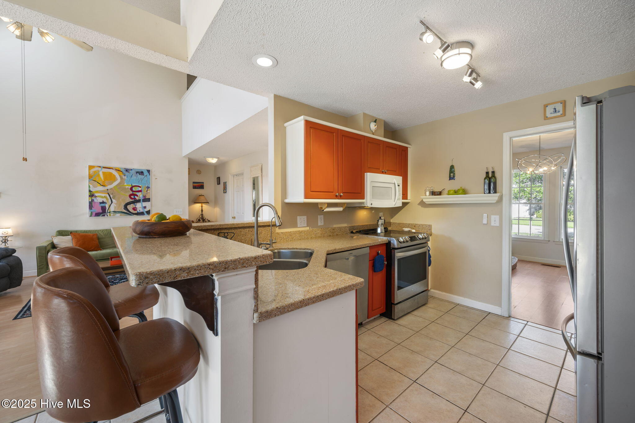 100531904 | Photo 13