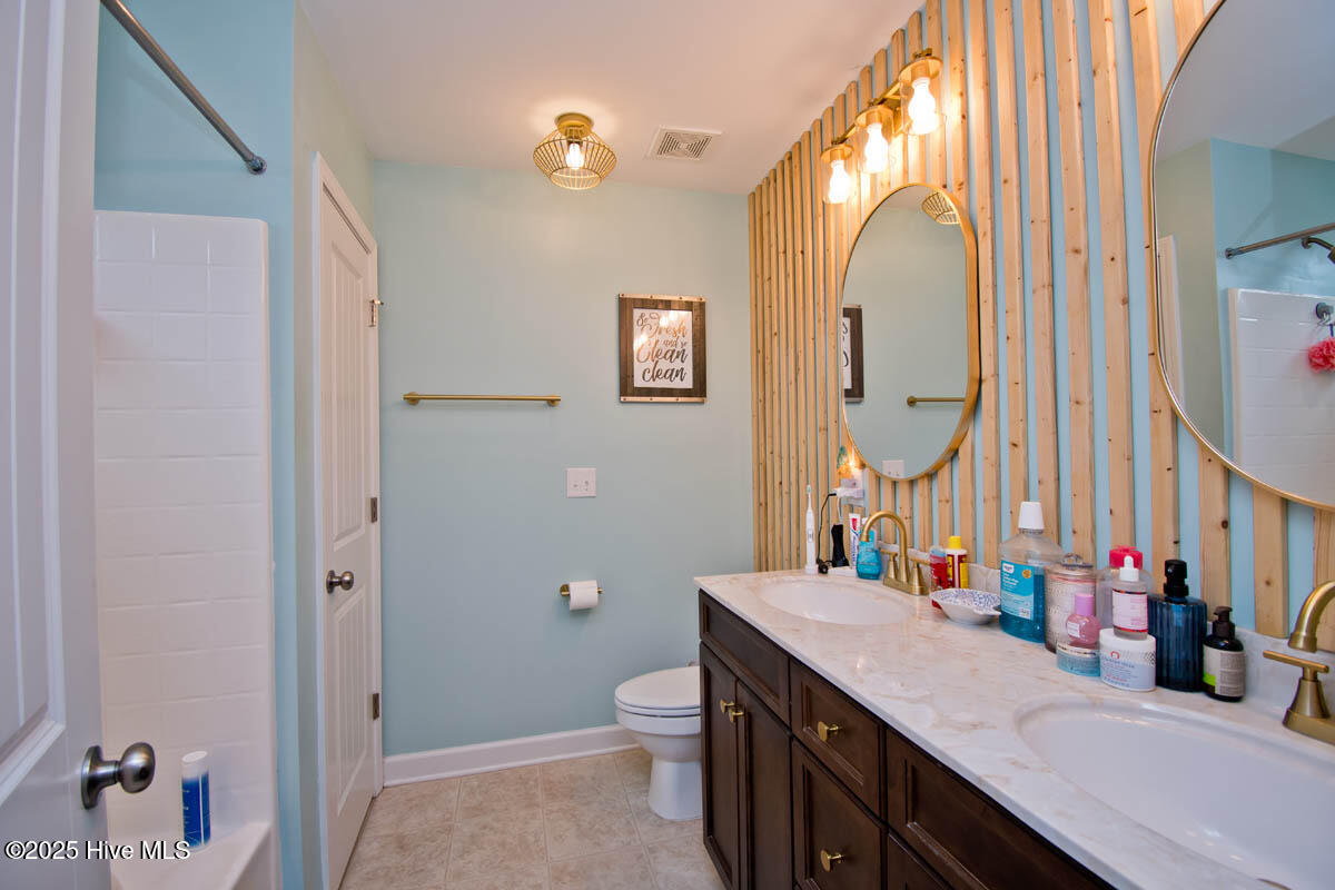 100534279 | Photo 31