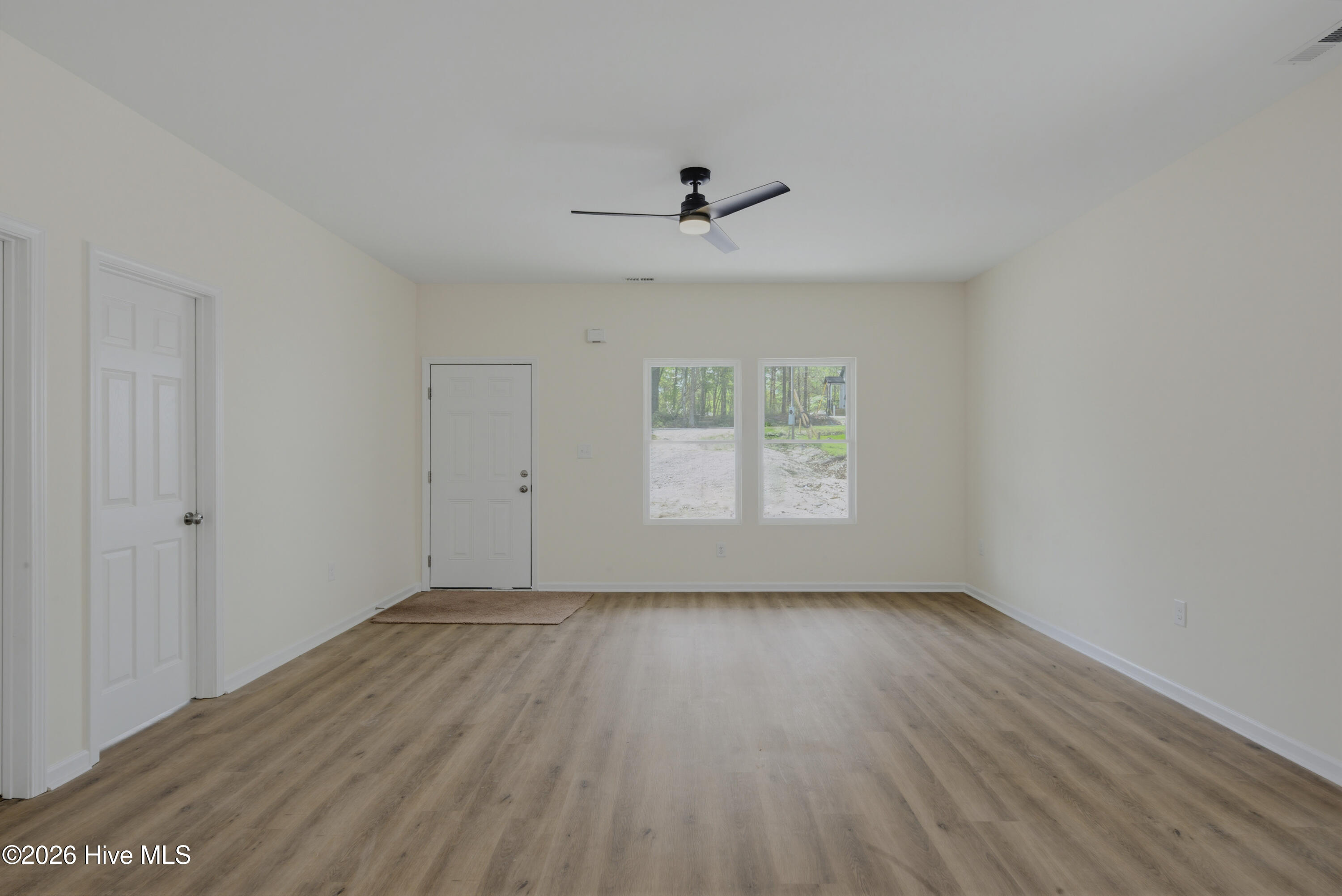 100563323 | Photo 10