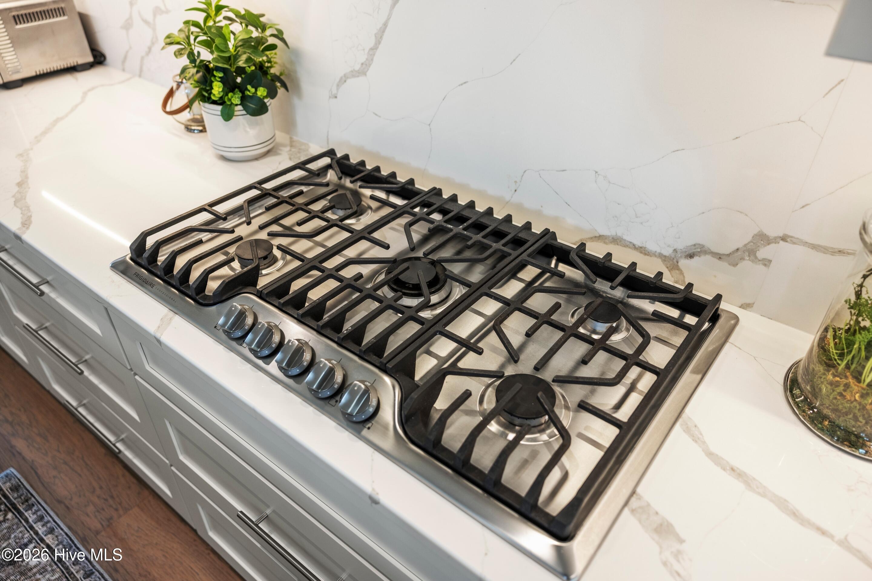 100546830 | Photo 21