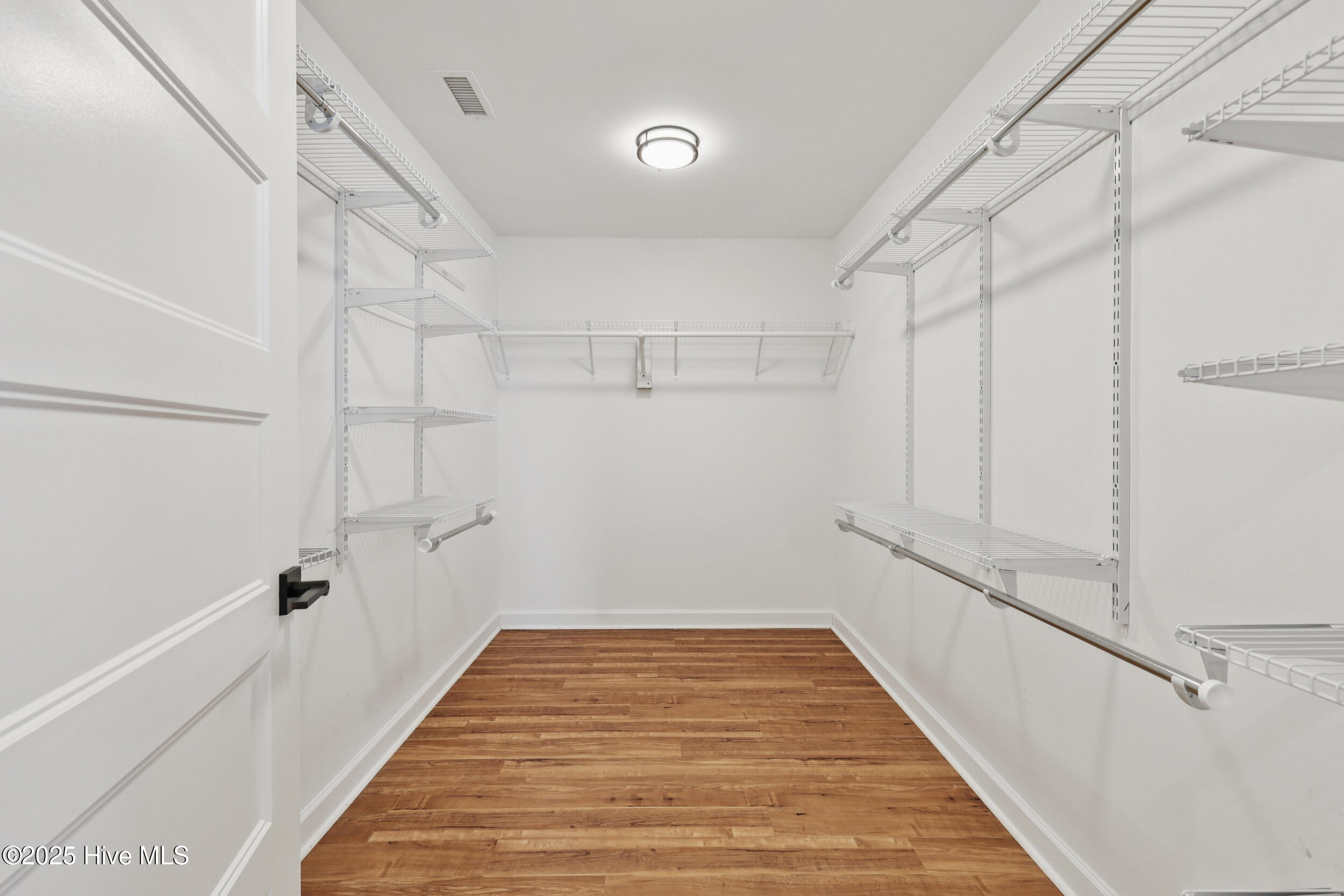 100518550 | Photo 16