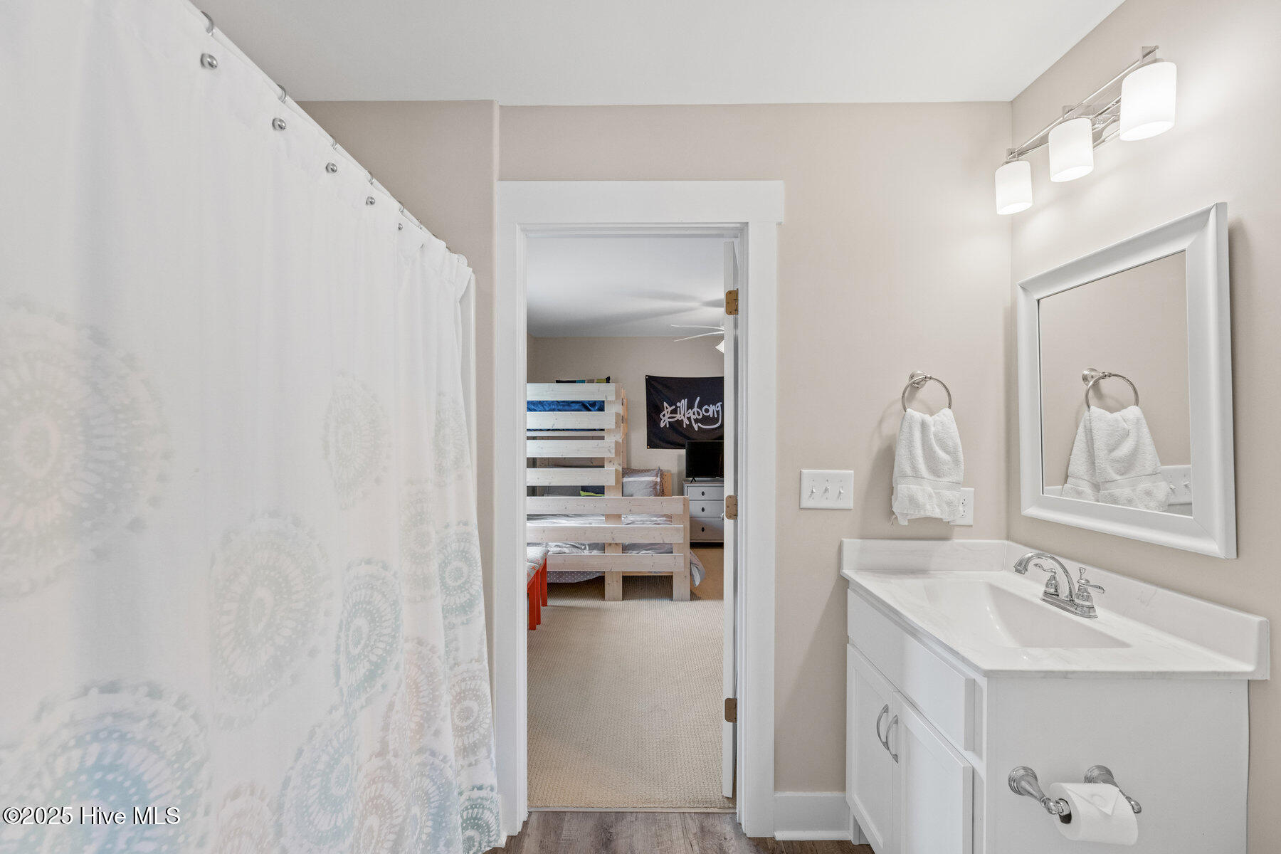 100523627 | Photo 30