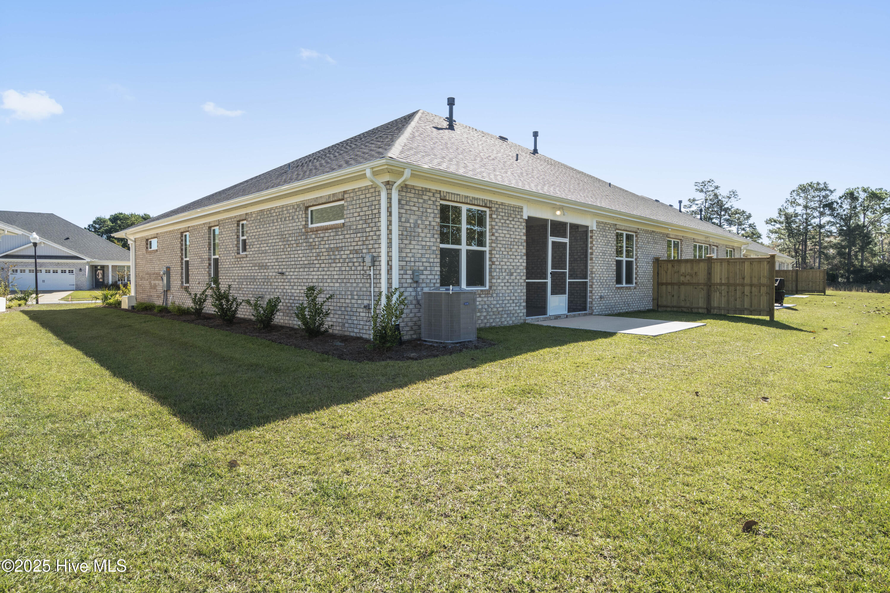 100522152 | Photo 40