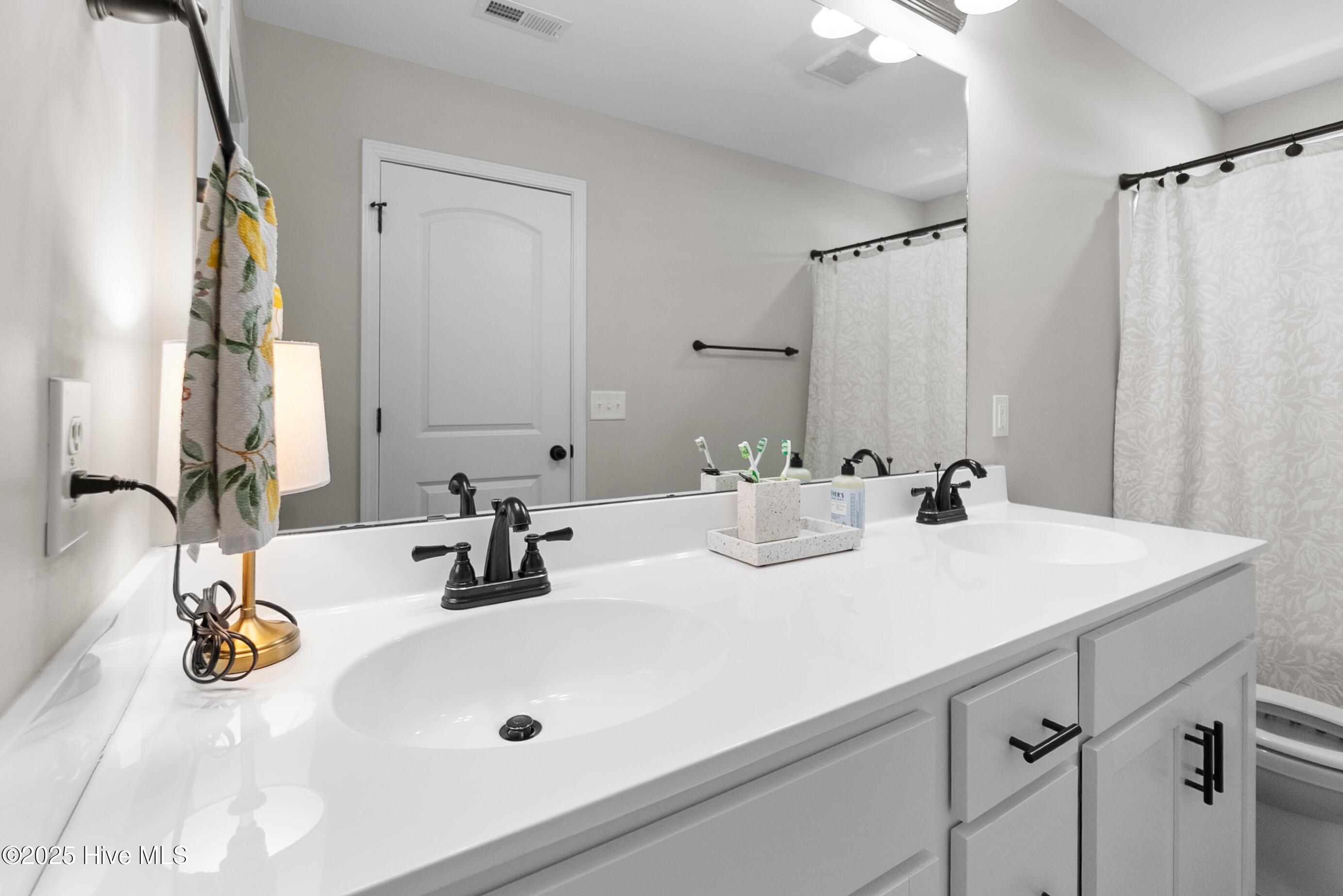 100545526 | Photo 15