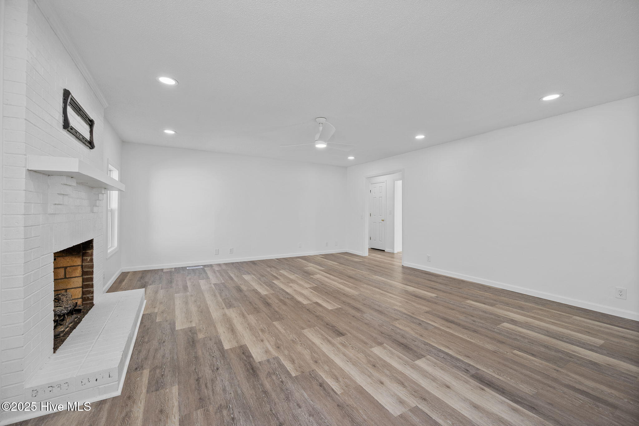 100545145 | Photo 26