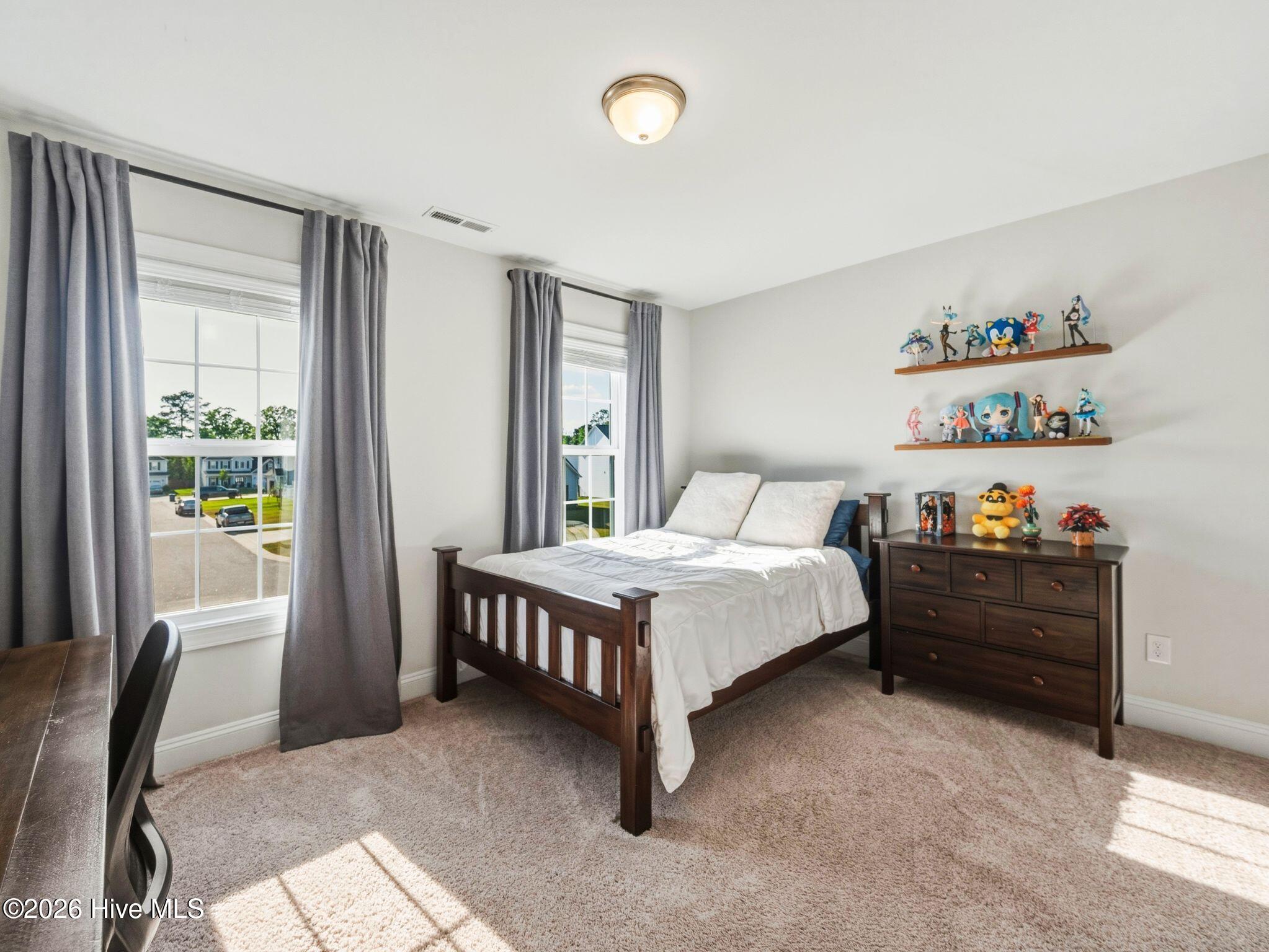 100570227 | Photo 36