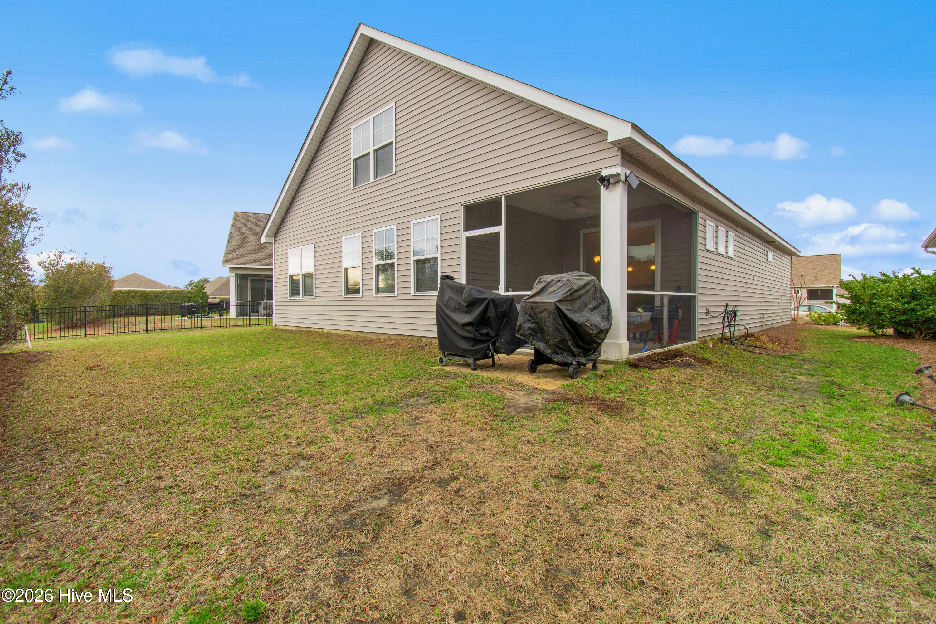 100560000 | Photo 26