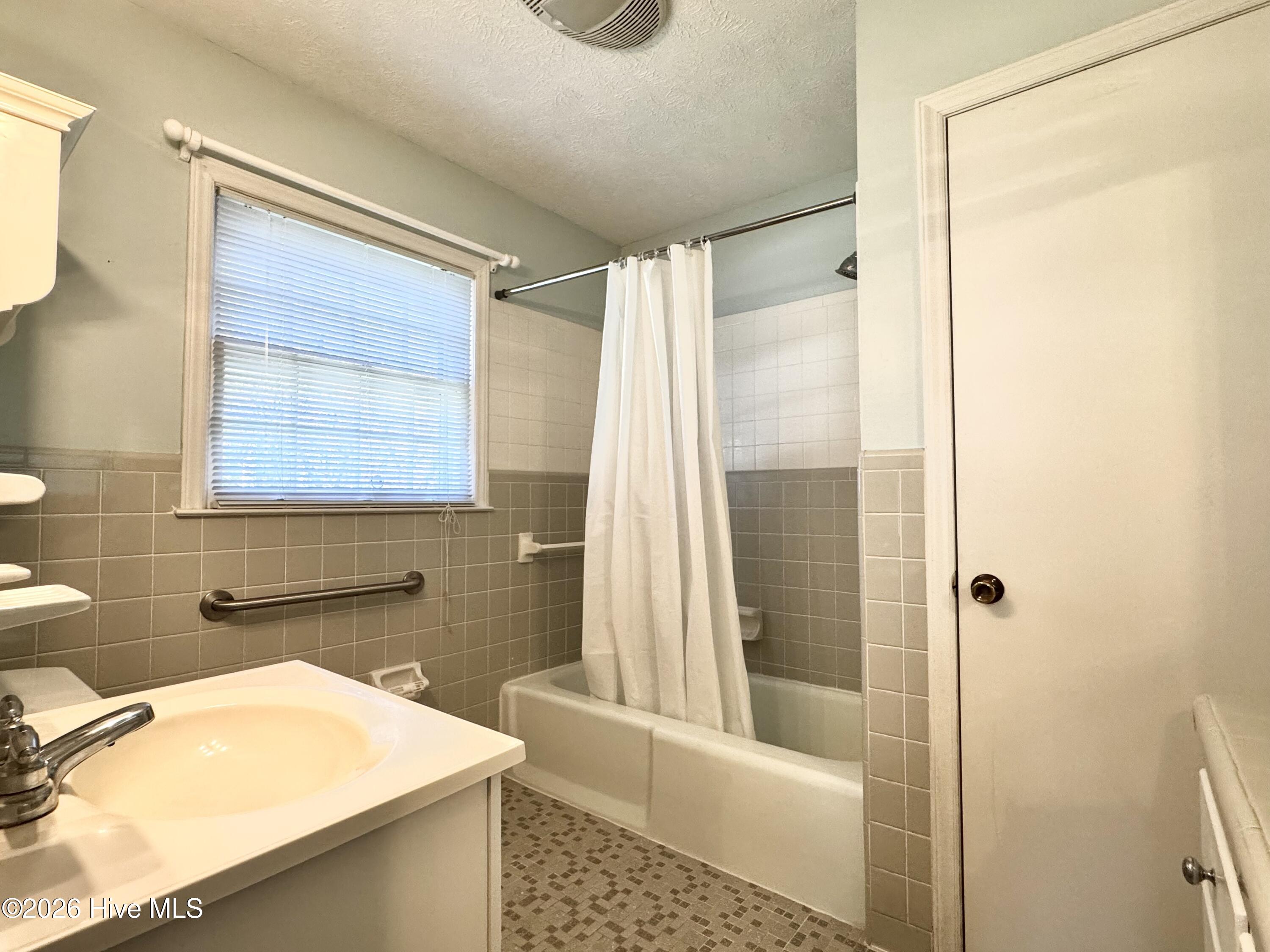 100562986 | Photo 19