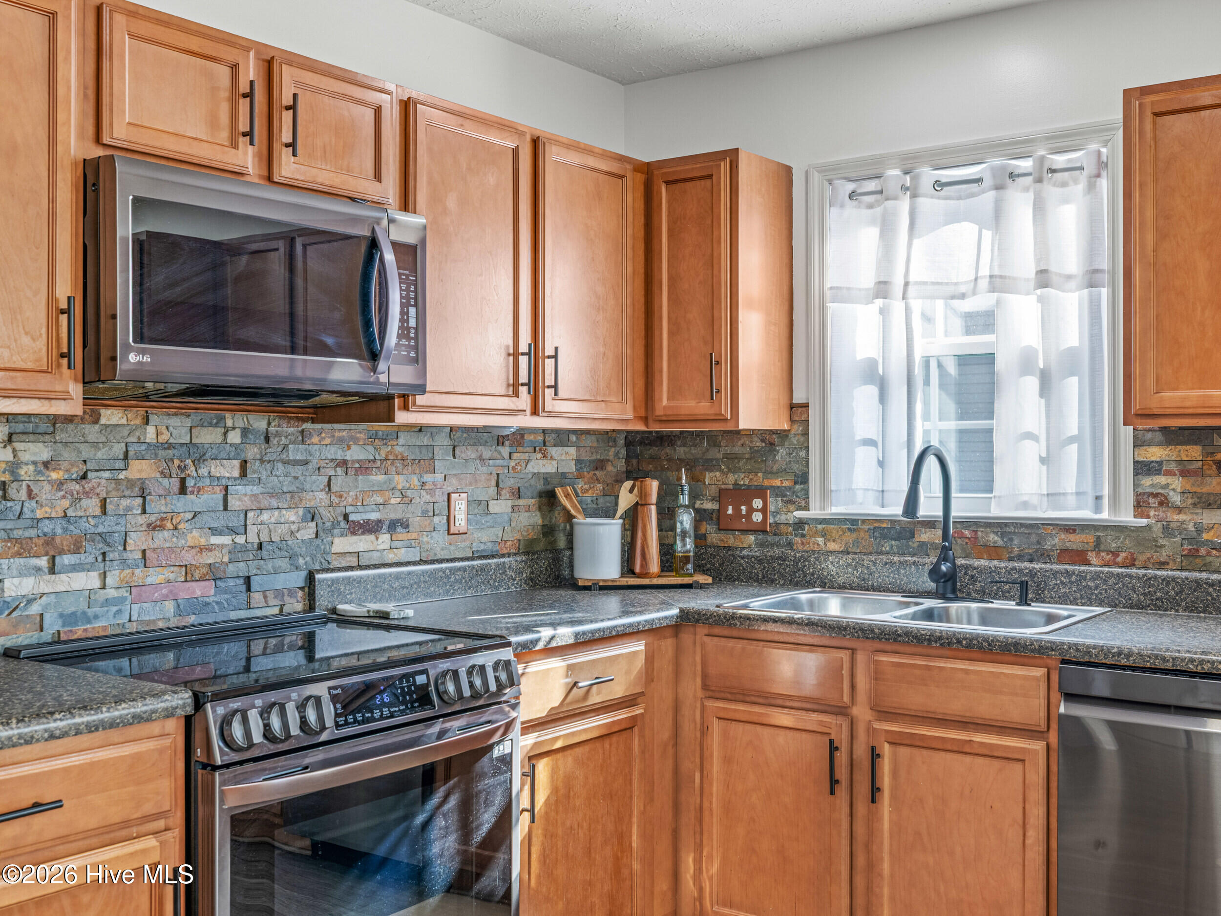 100554161 | Photo 20