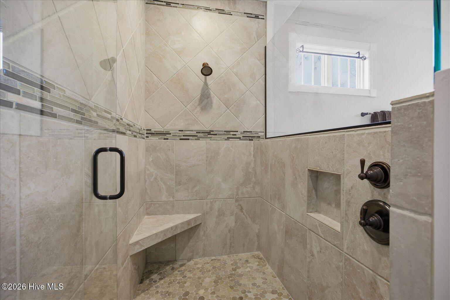 100550413 | Photo 47