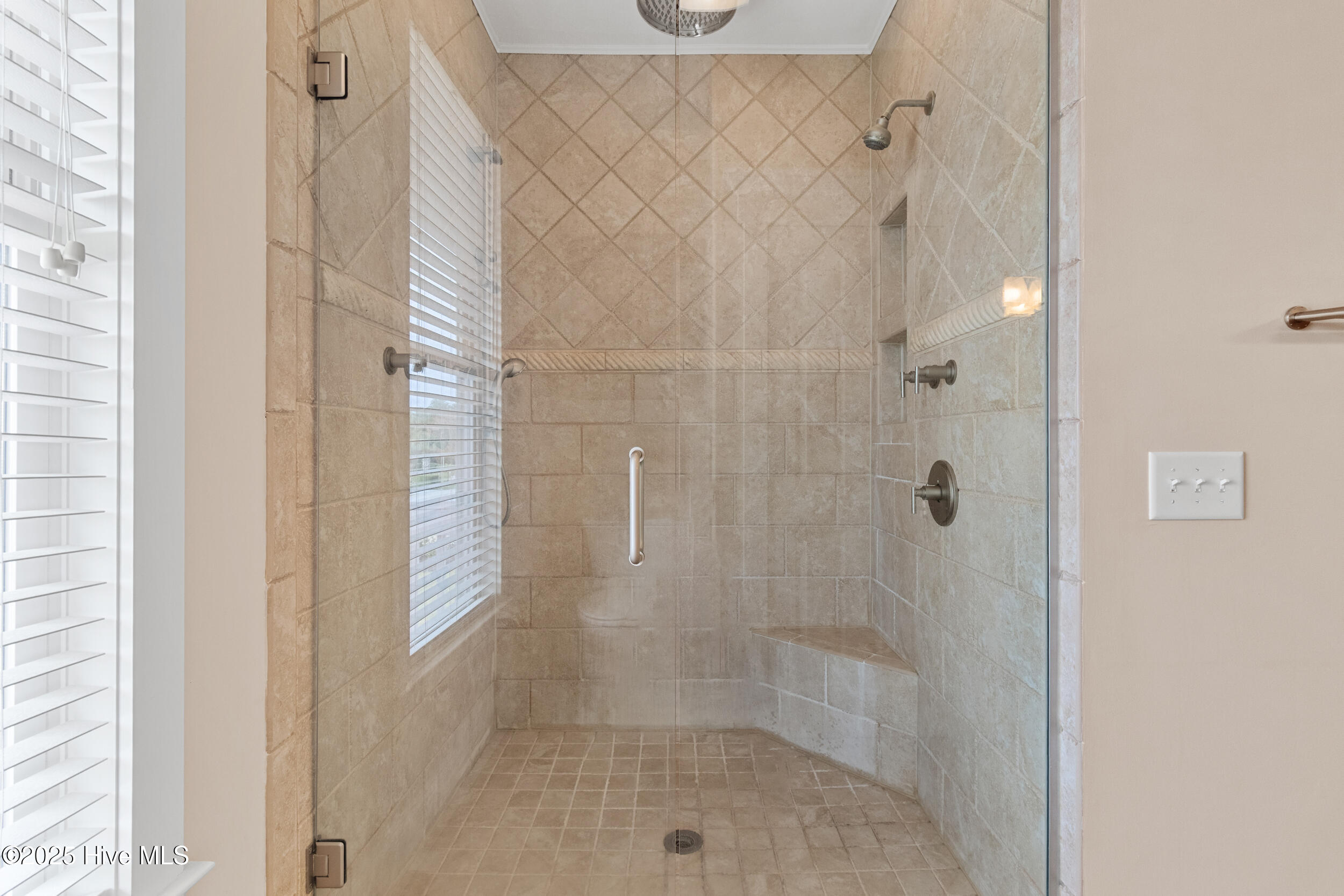 100538767 | Photo 23