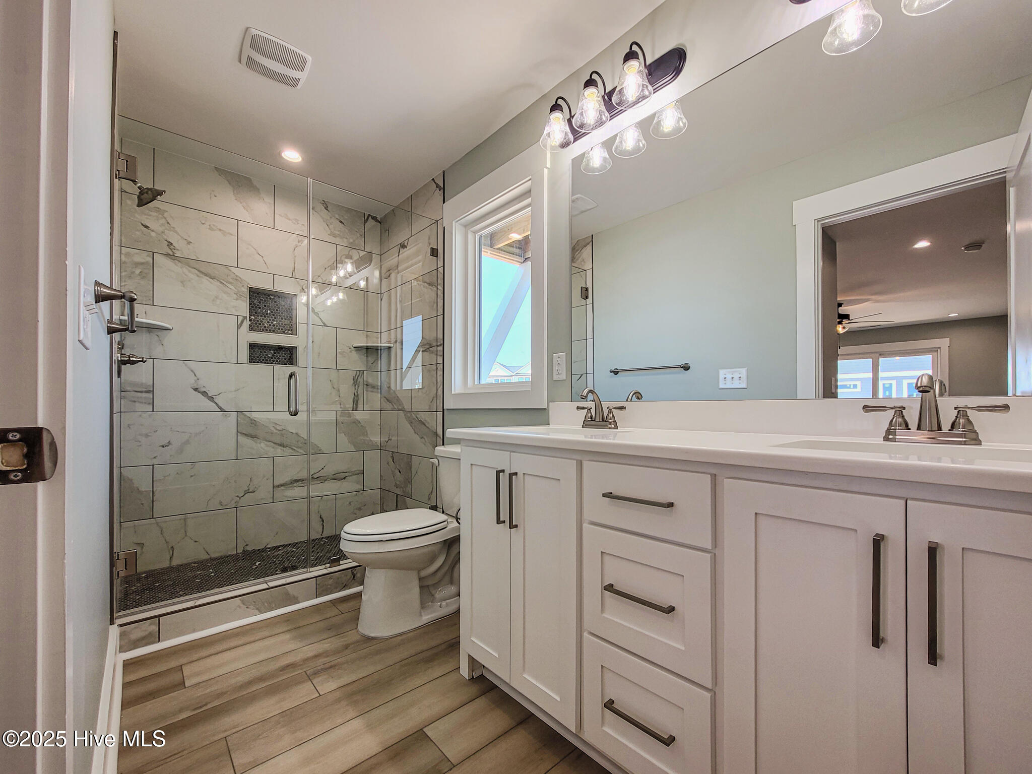 100517147 | Photo 27