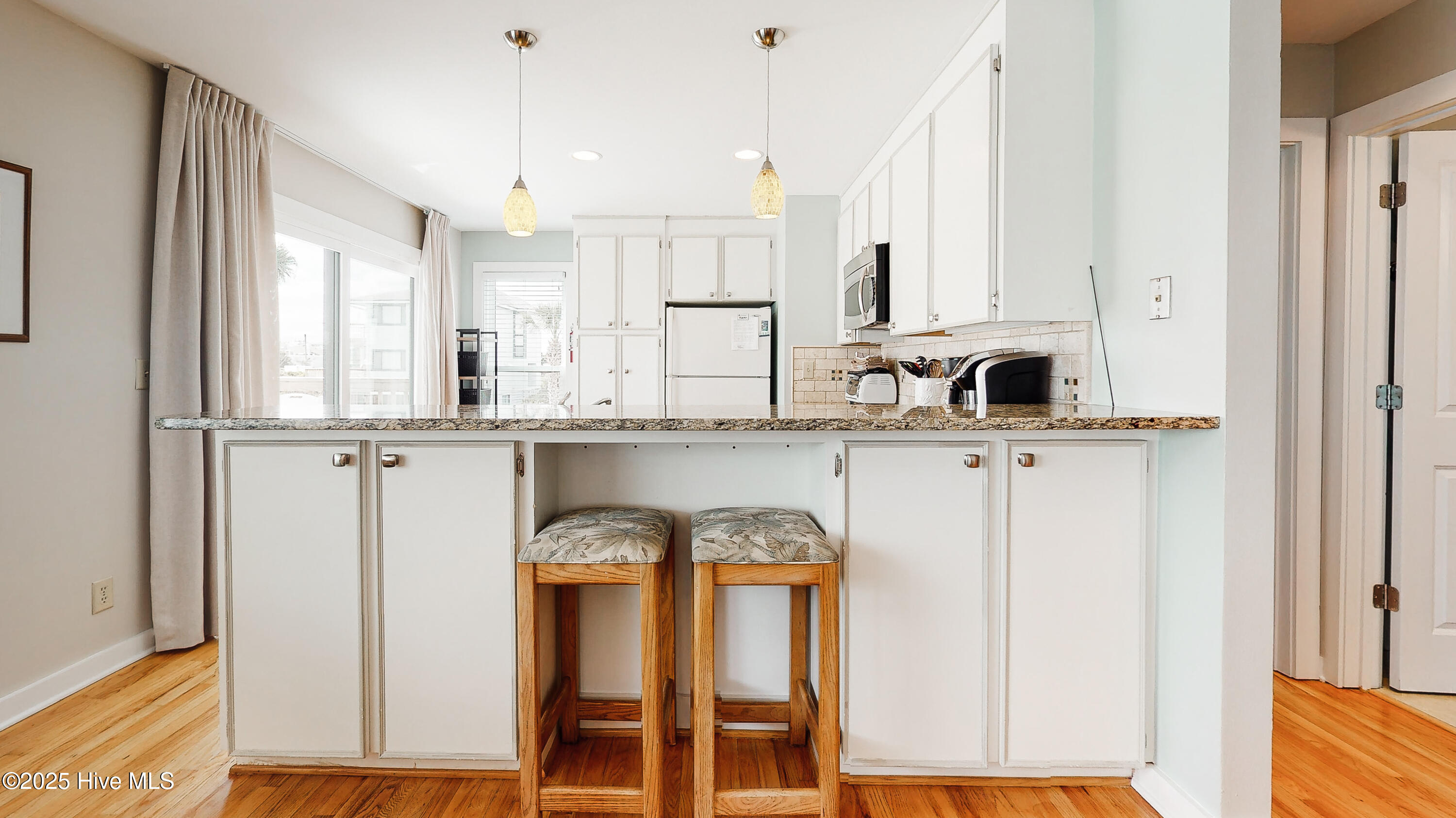 100532230 | Photo 41