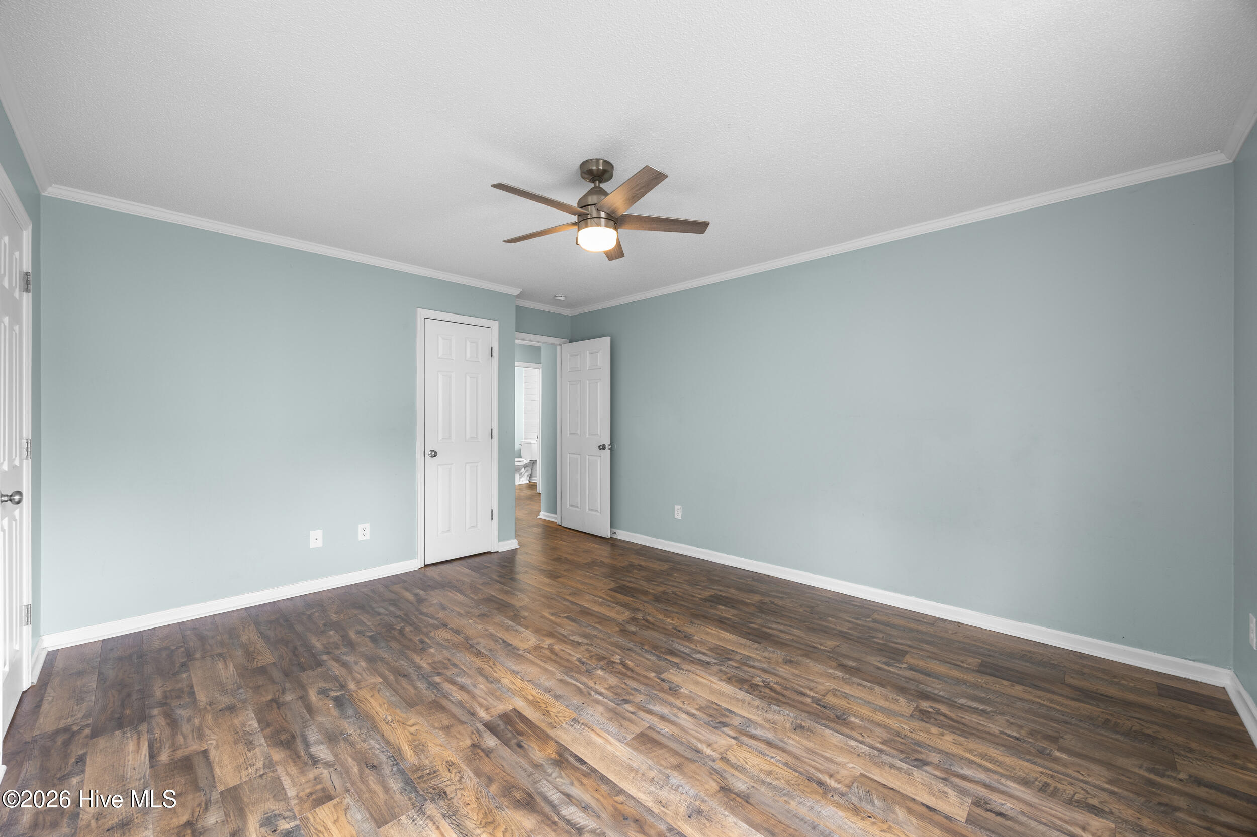 100557892 | Photo 24