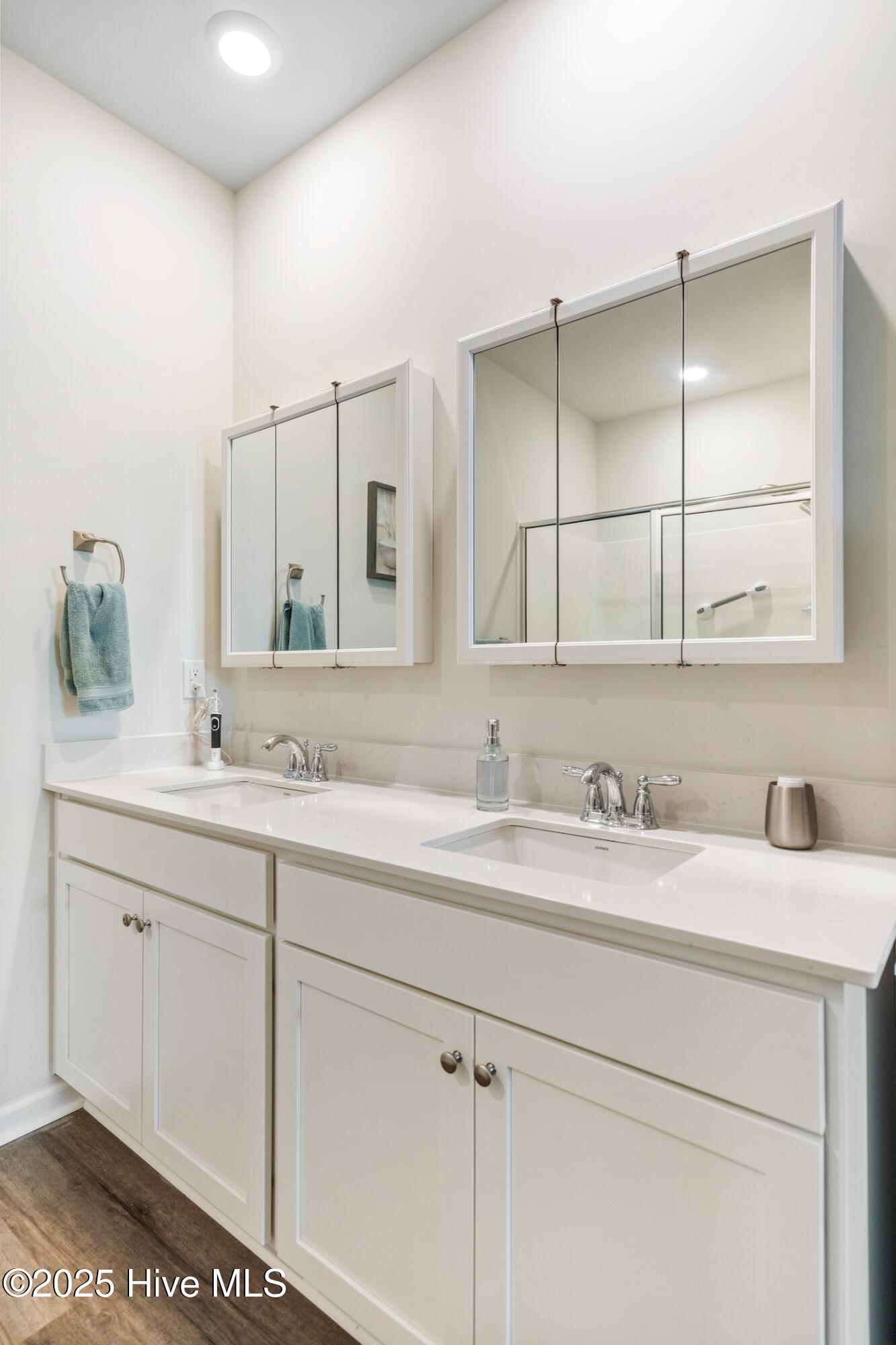 100531826 | Photo 40