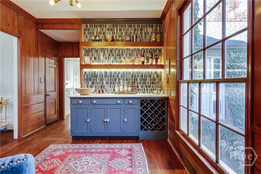 Wet Bar/ Service Room