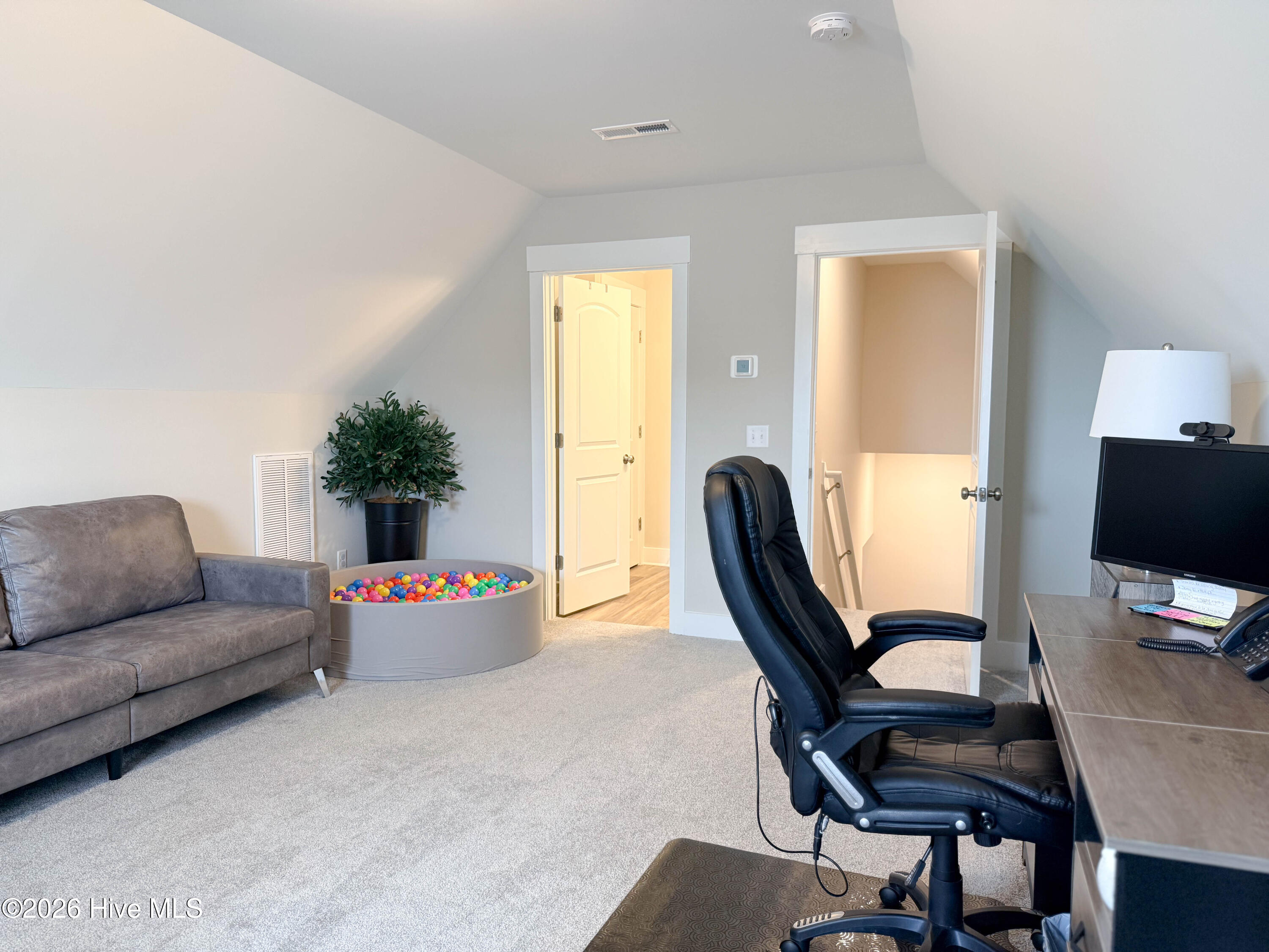 100560693 | Photo 68