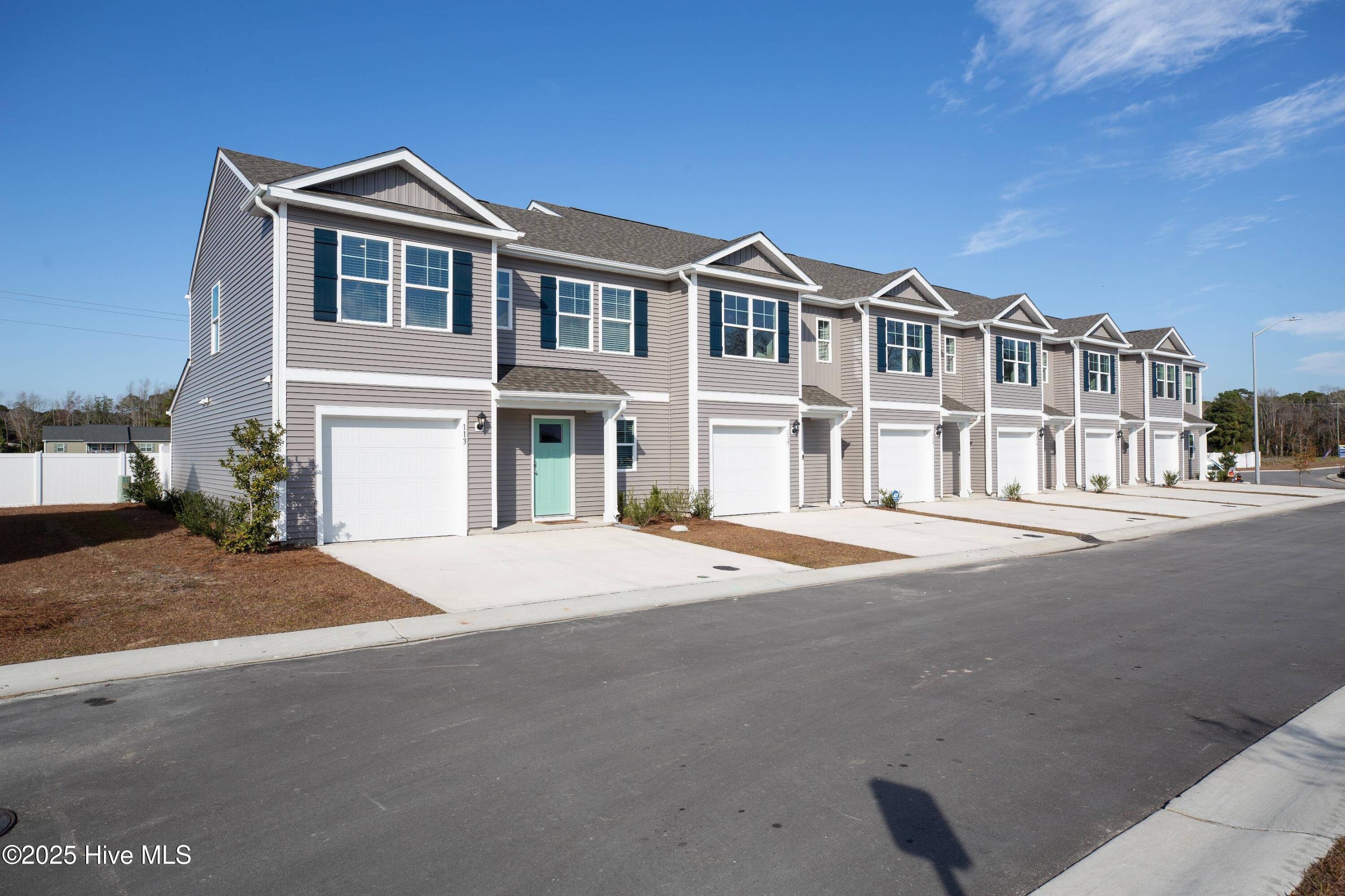 100545399 | Photo 50