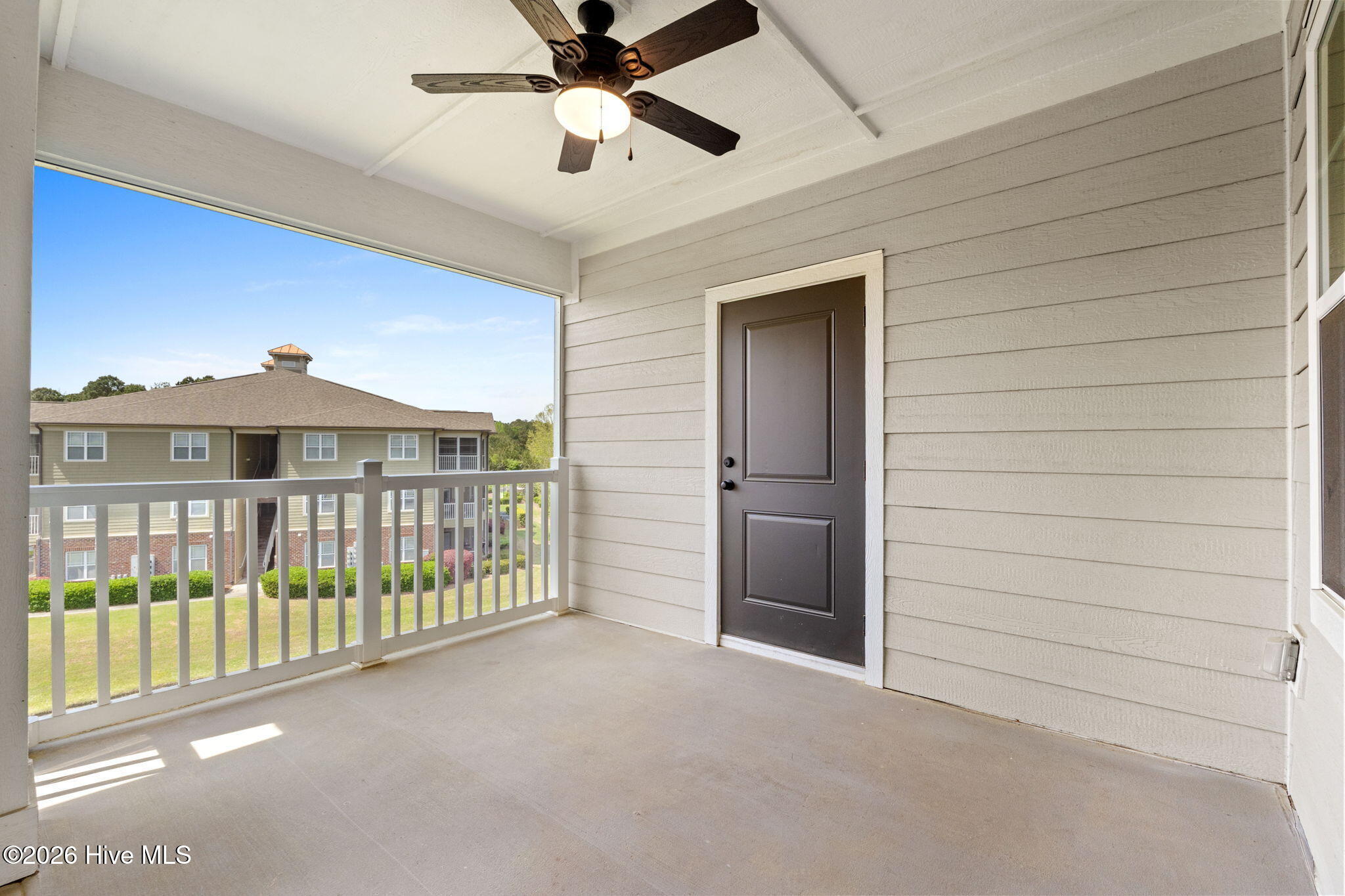 100566084 | Photo 19