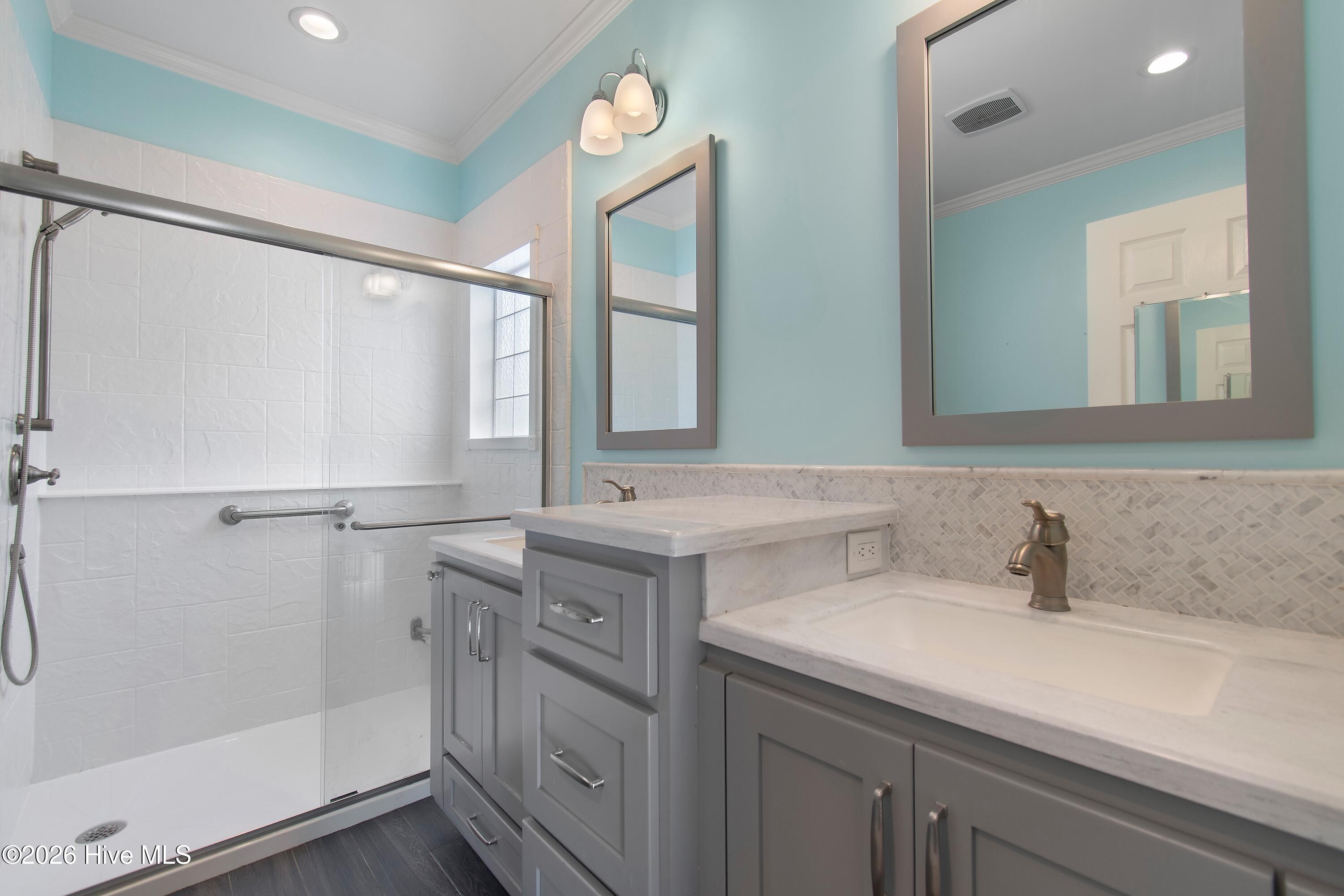 100562545 | Photo 27