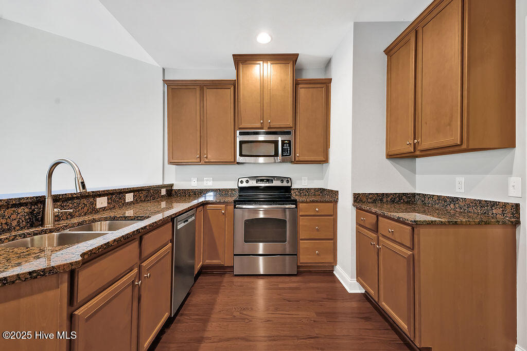 100550184 | Photo 21