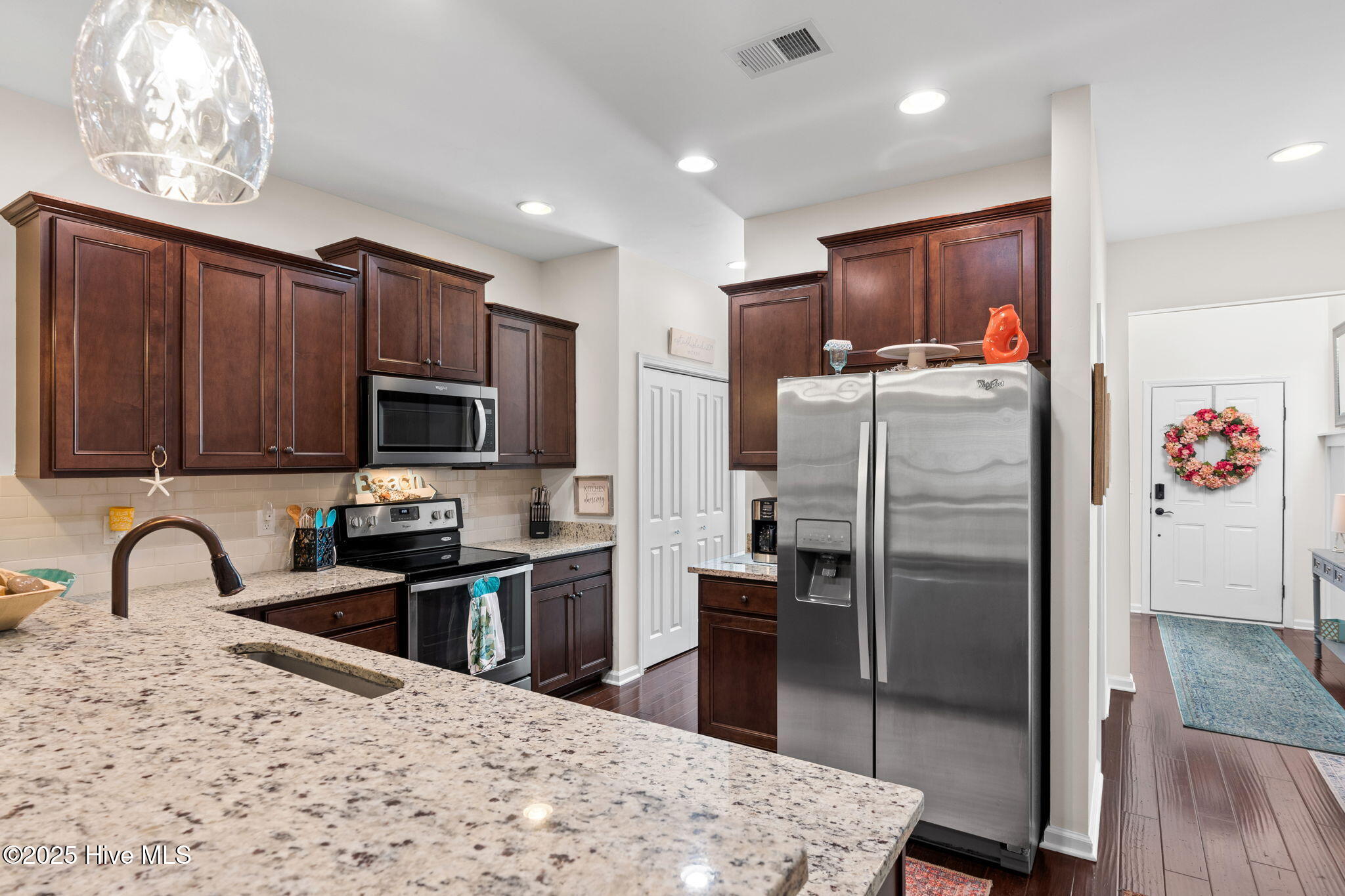 100543770 | Photo 12