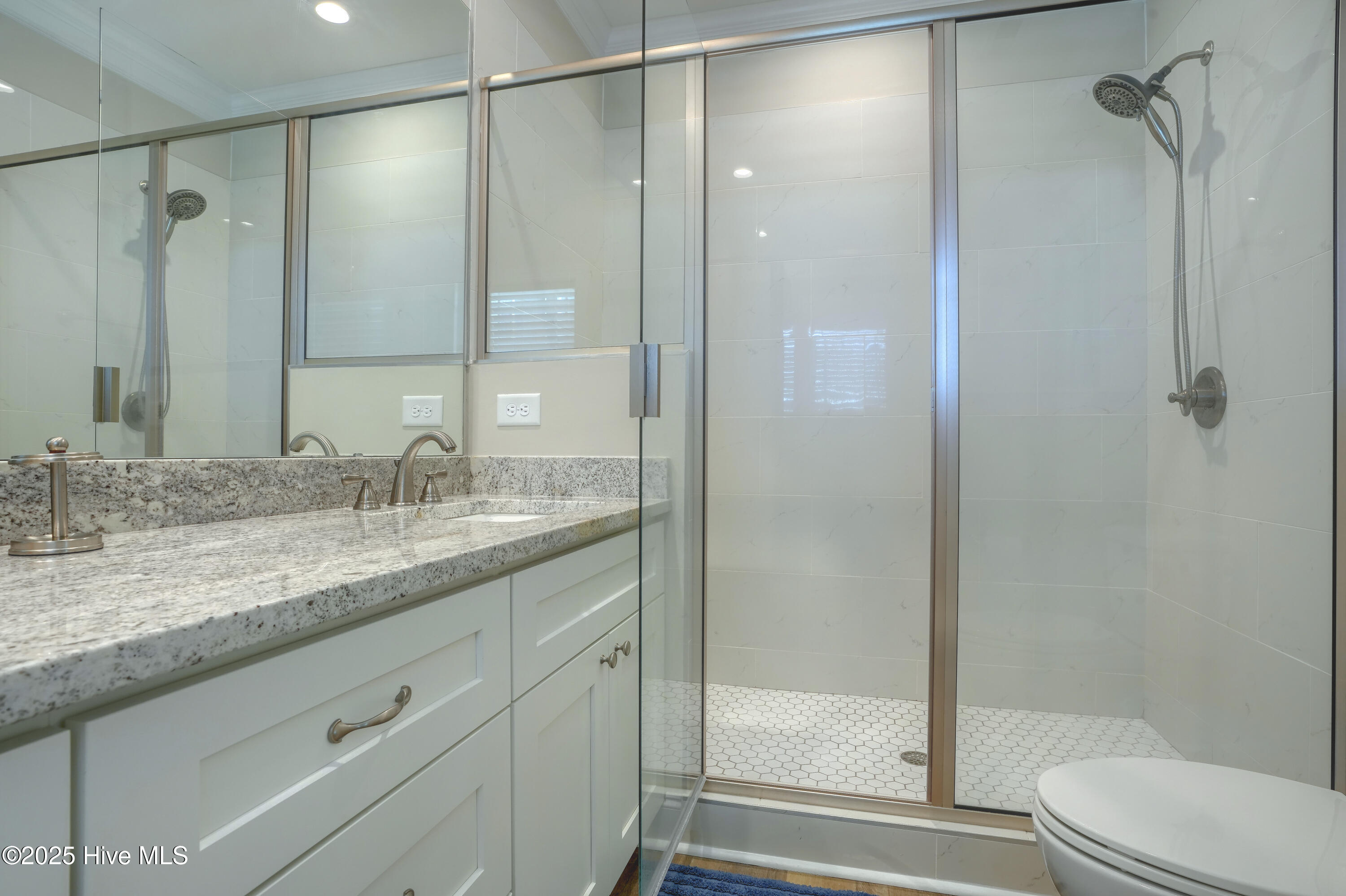 100510415 | Photo 32