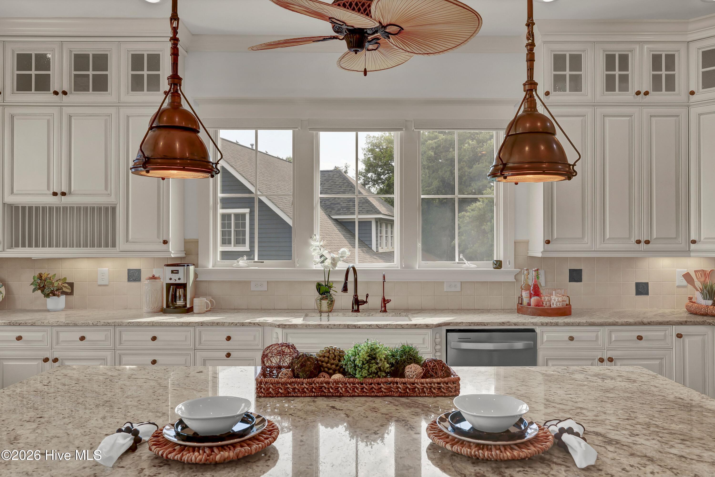 100569484 | Photo 25