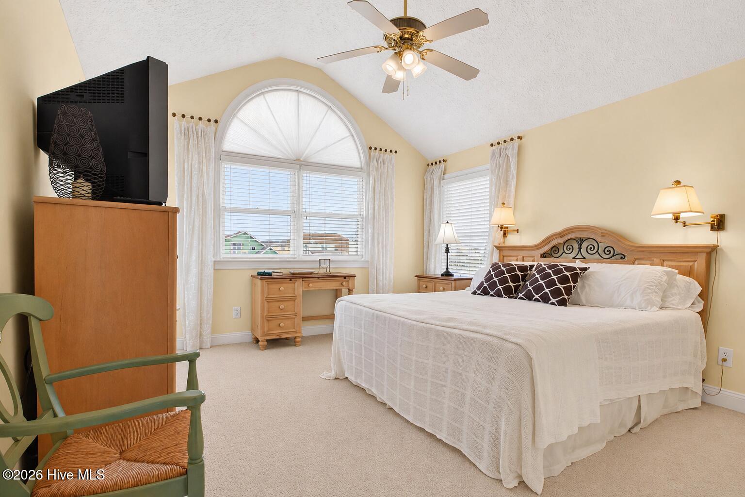 100570658 | Photo 45