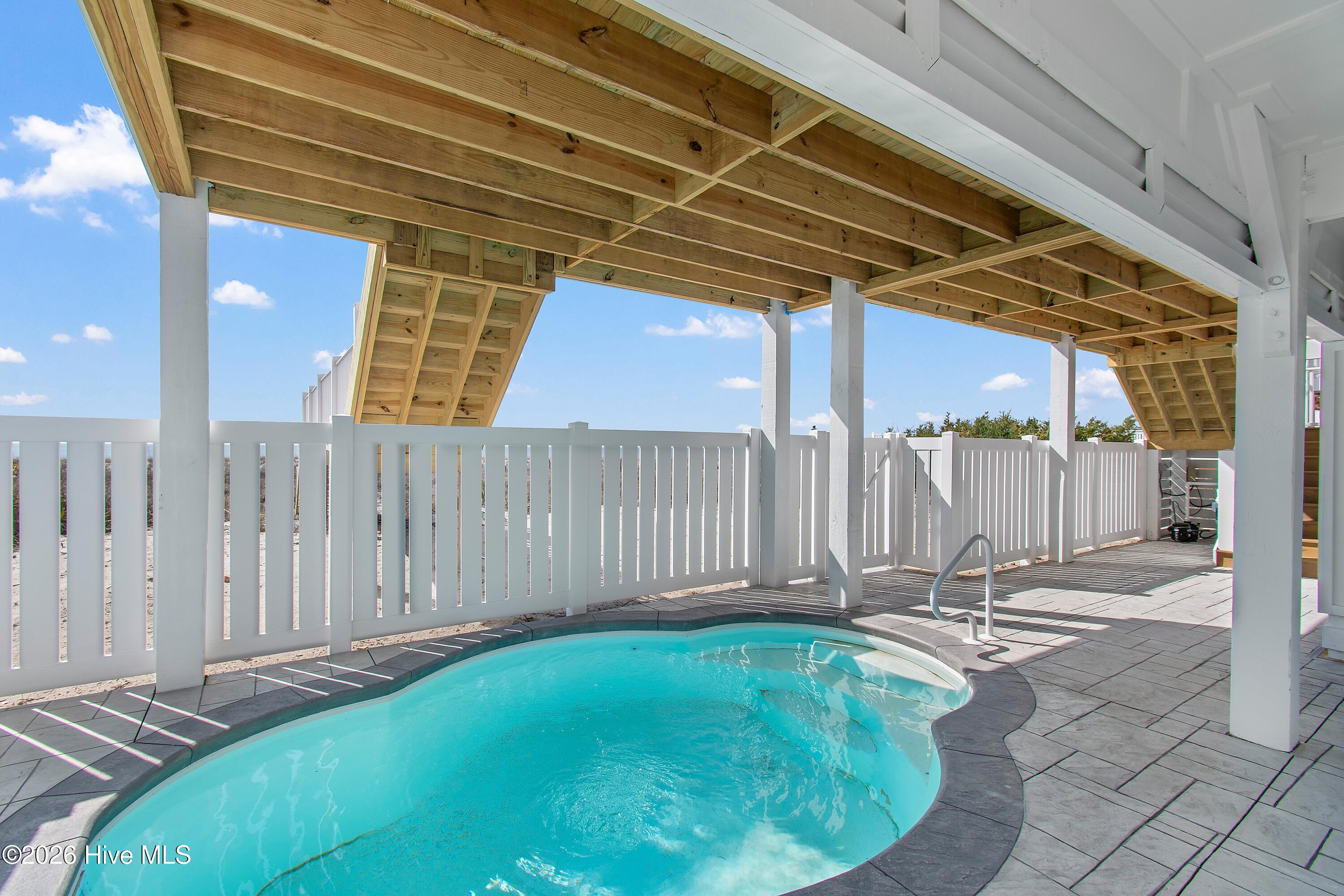 100525710 | Photo 58