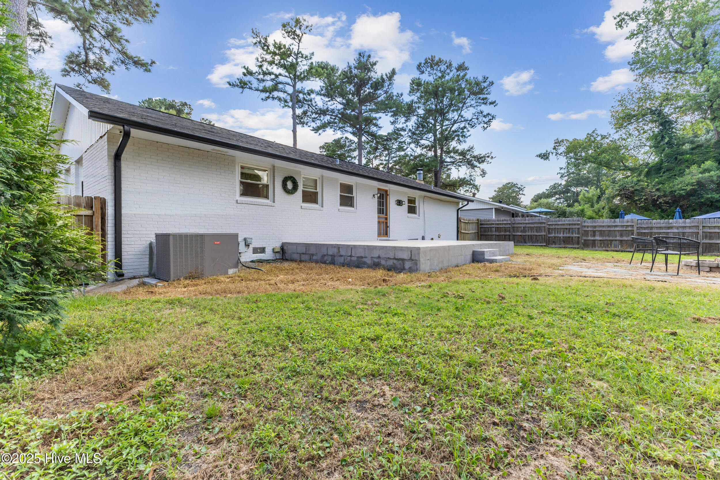 100553880 | Photo 23