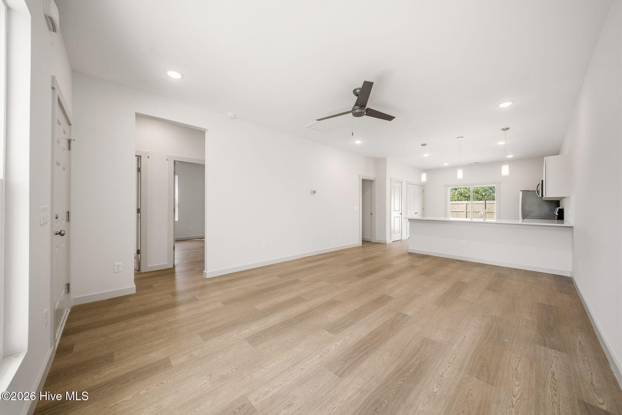 100562147 | Photo 33