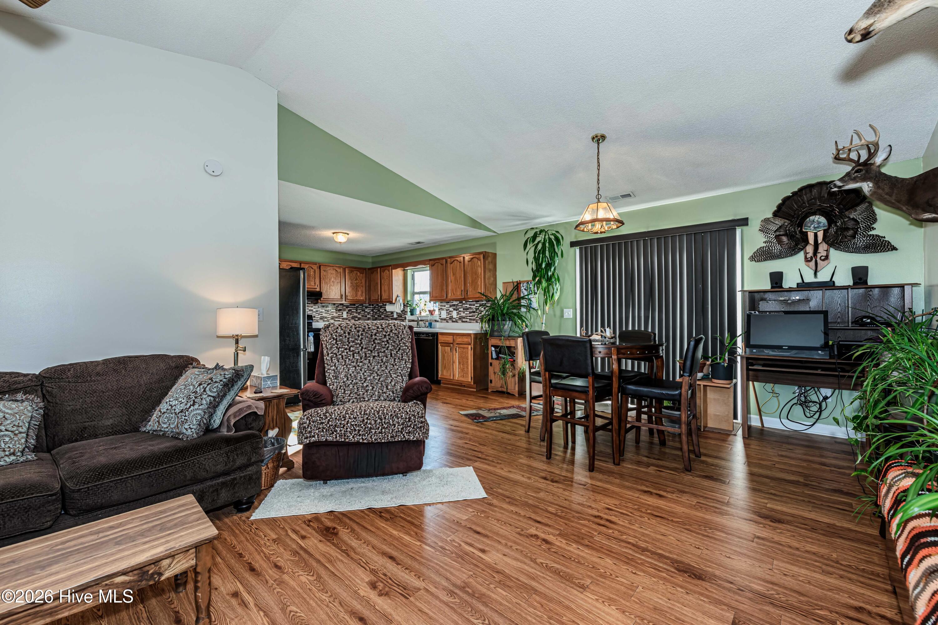 100550368 | Photo 13