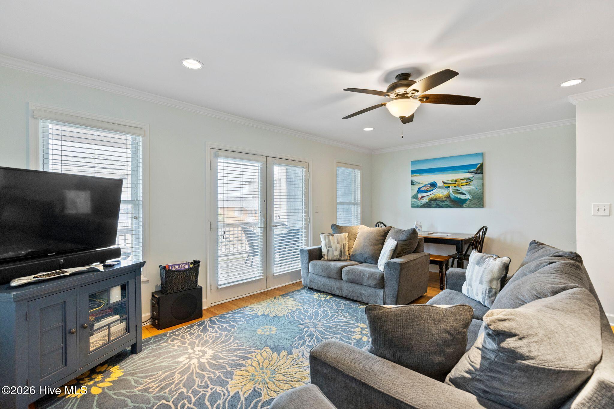 100570292 | Photo 16