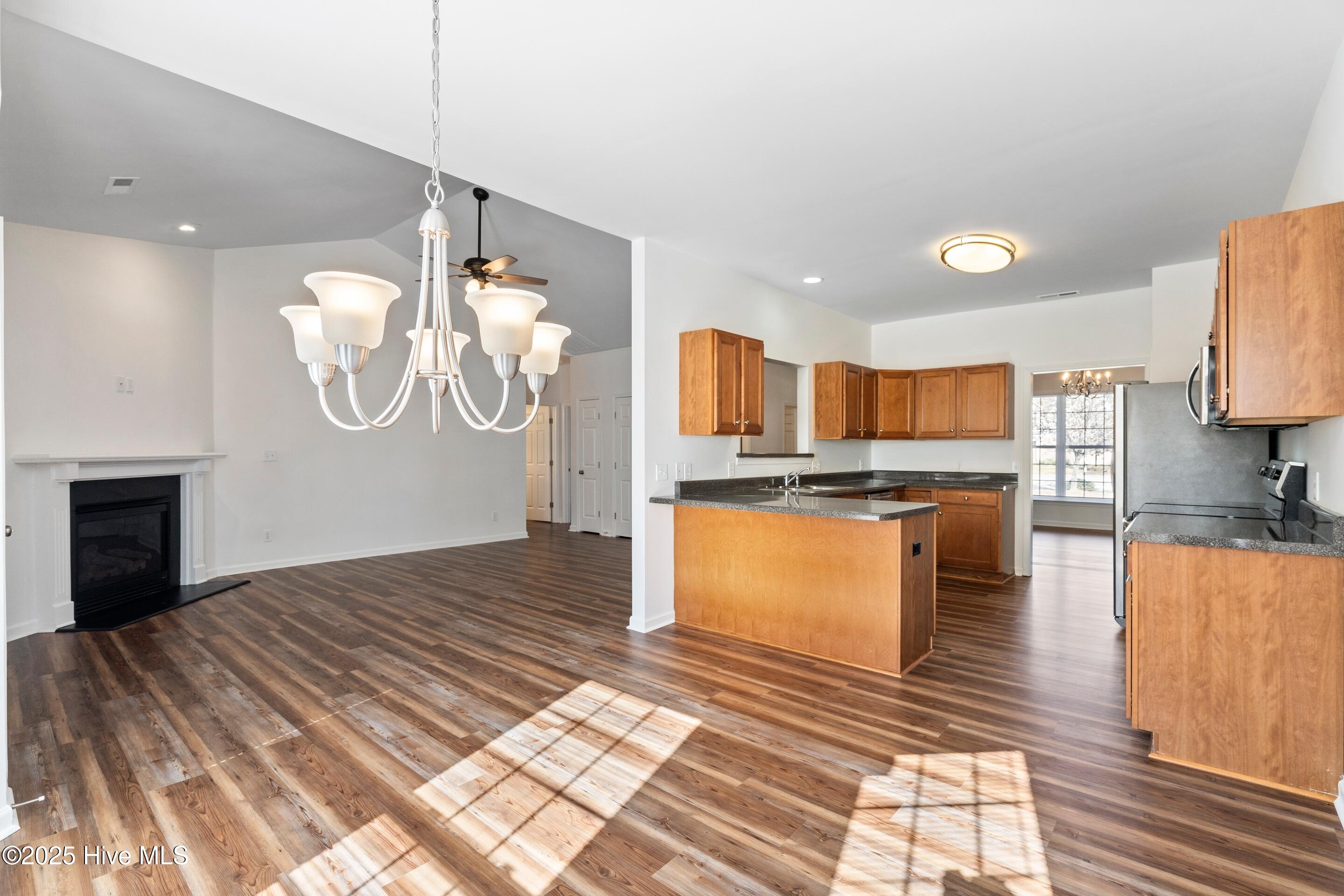 100542341 | Photo 19