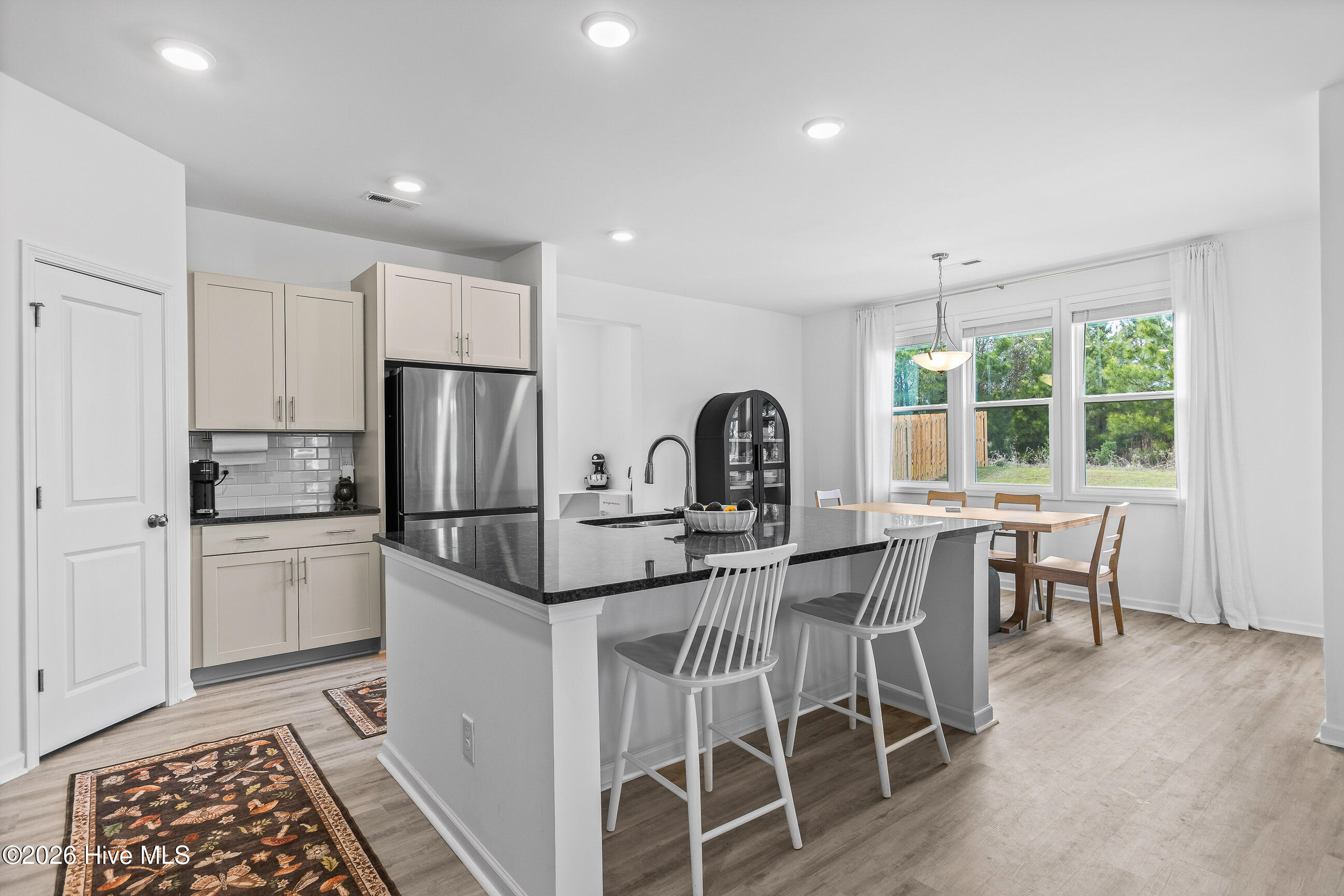 100566421 | Photo 14