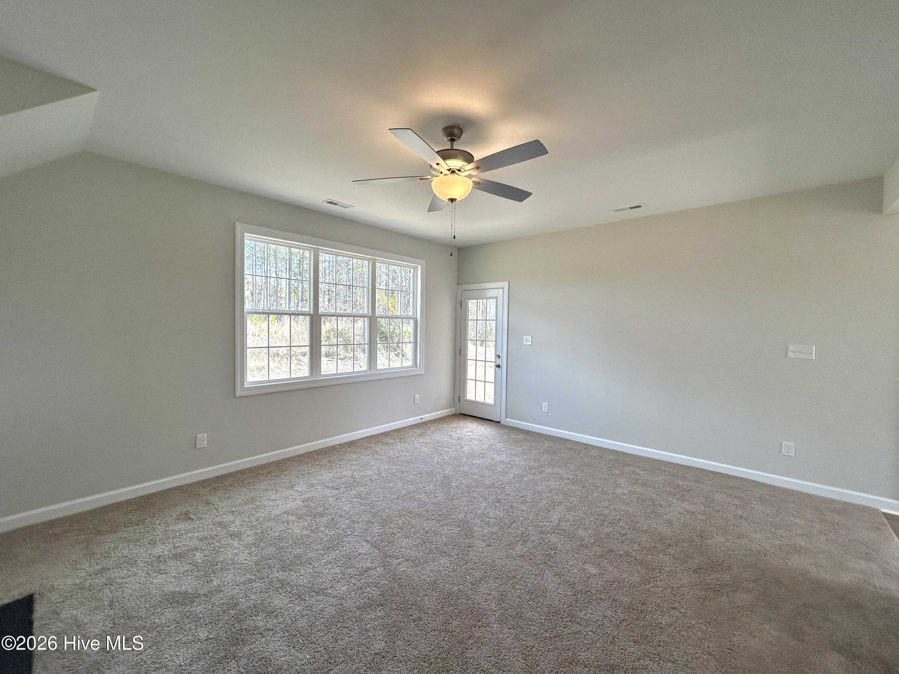 100560362 | Photo 13