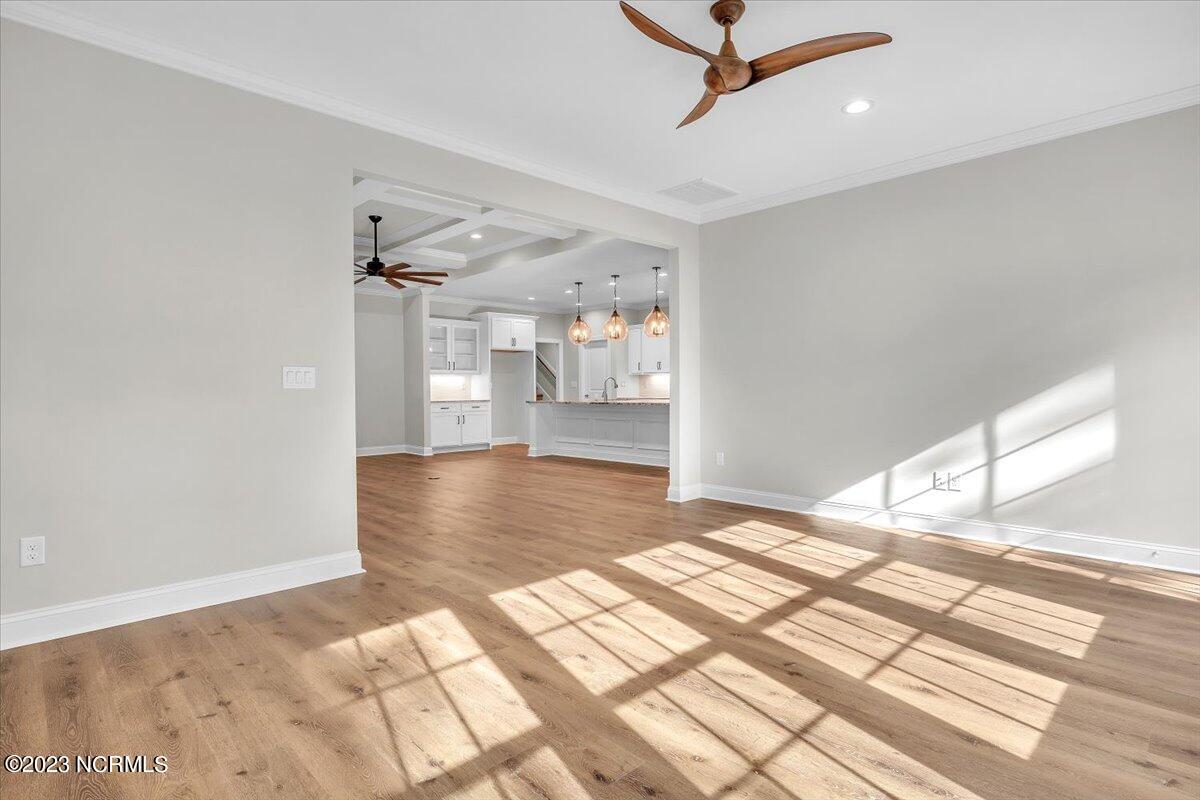 100524155 | Photo 34