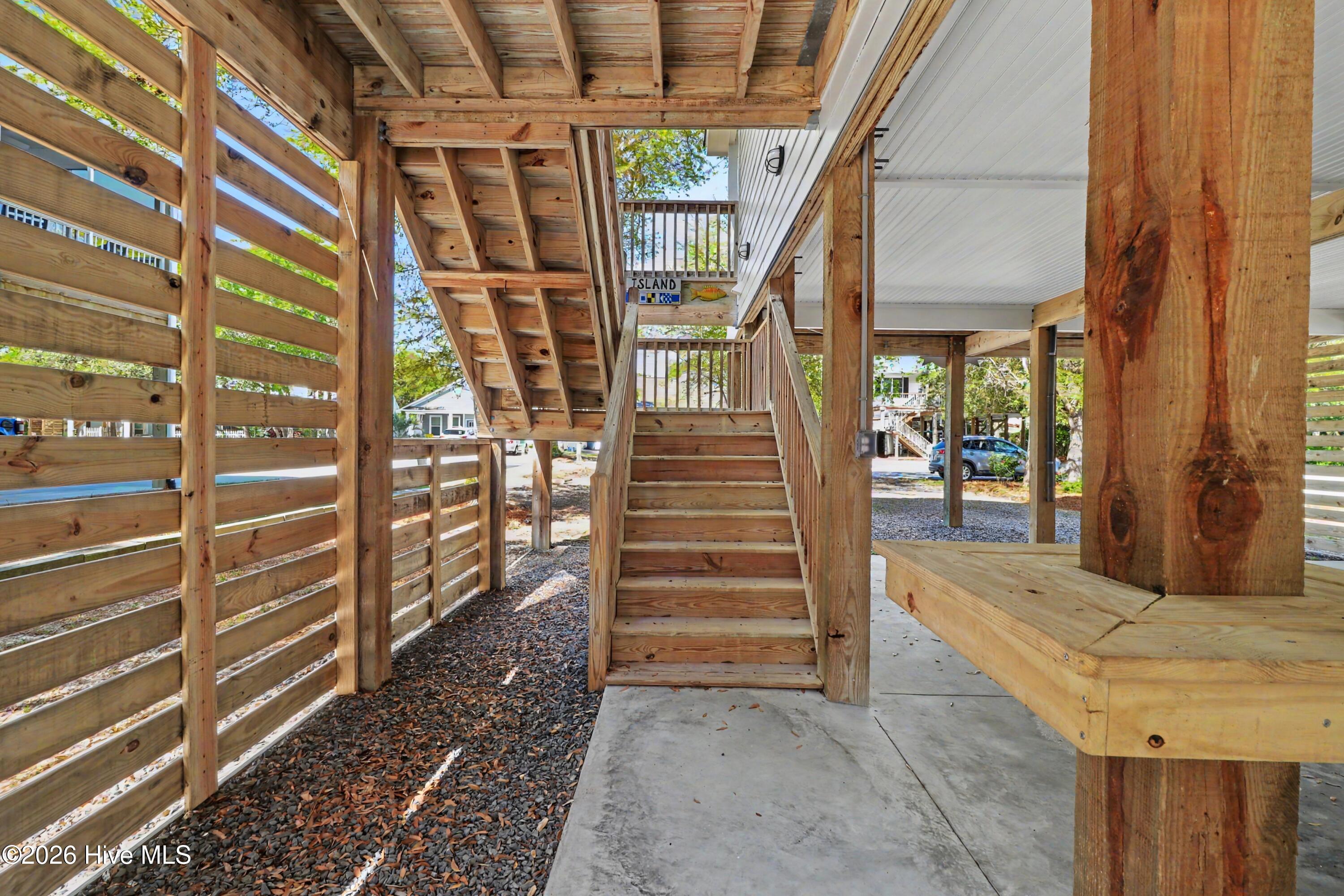 100566458 | Photo 33