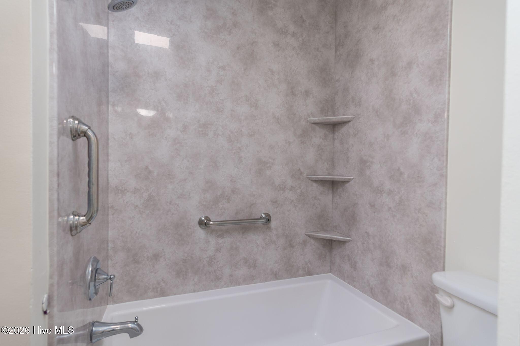 100568369 | Photo 32