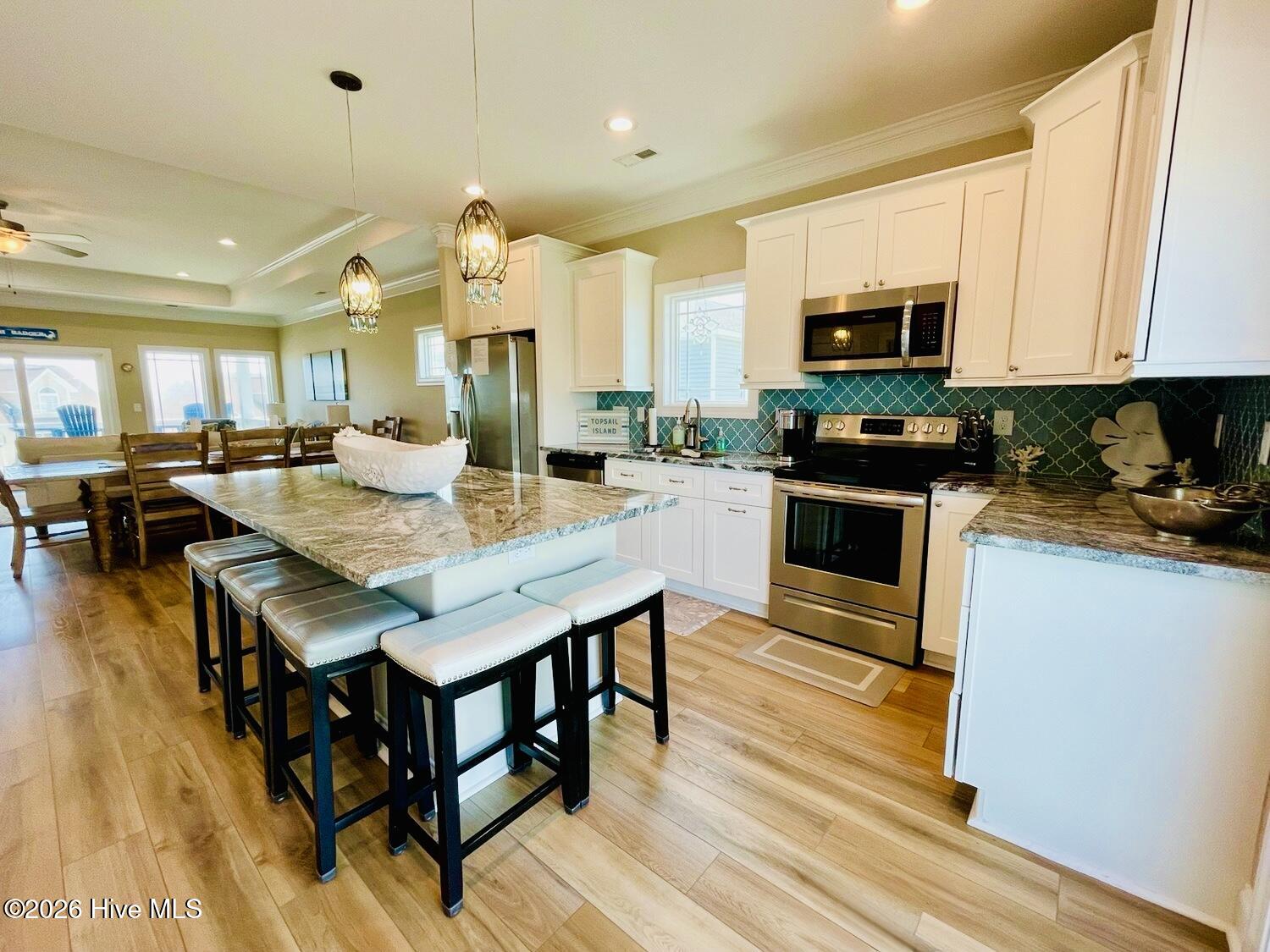 100552072 | Photo 12