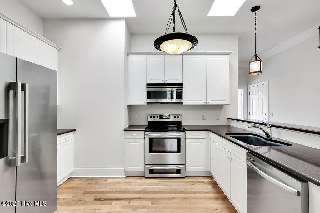 100562852 | Photo 10