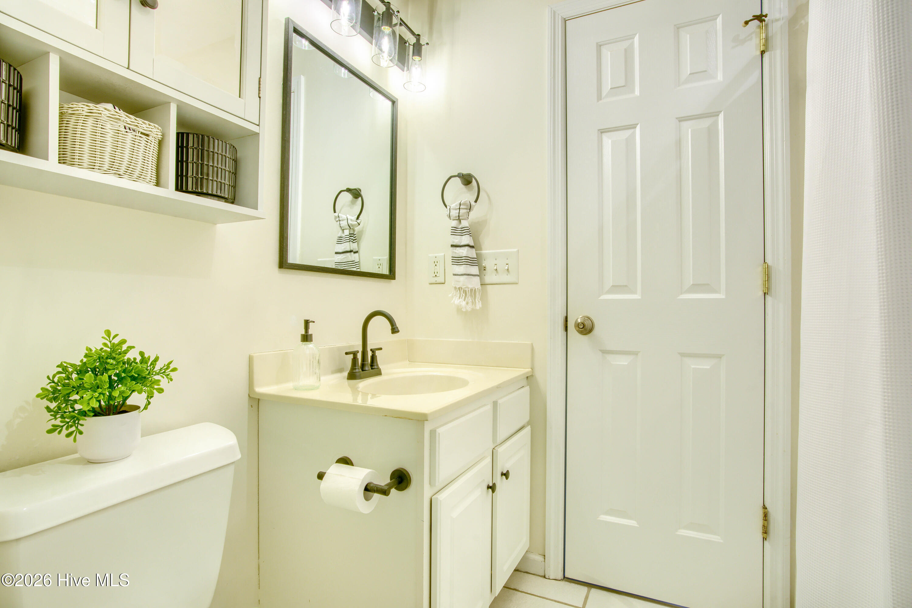 100524182 | Photo 40