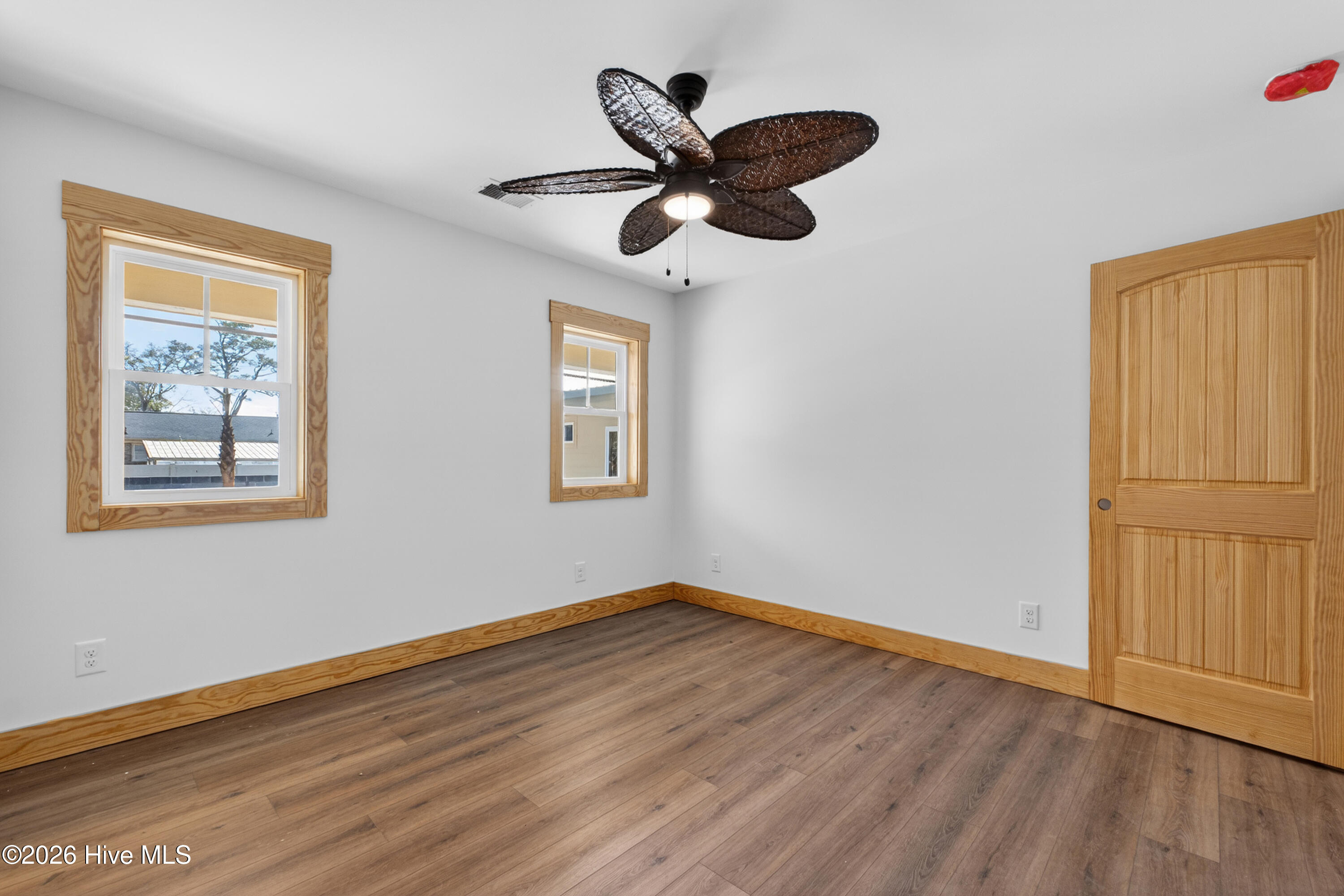 100552365 | Photo 33