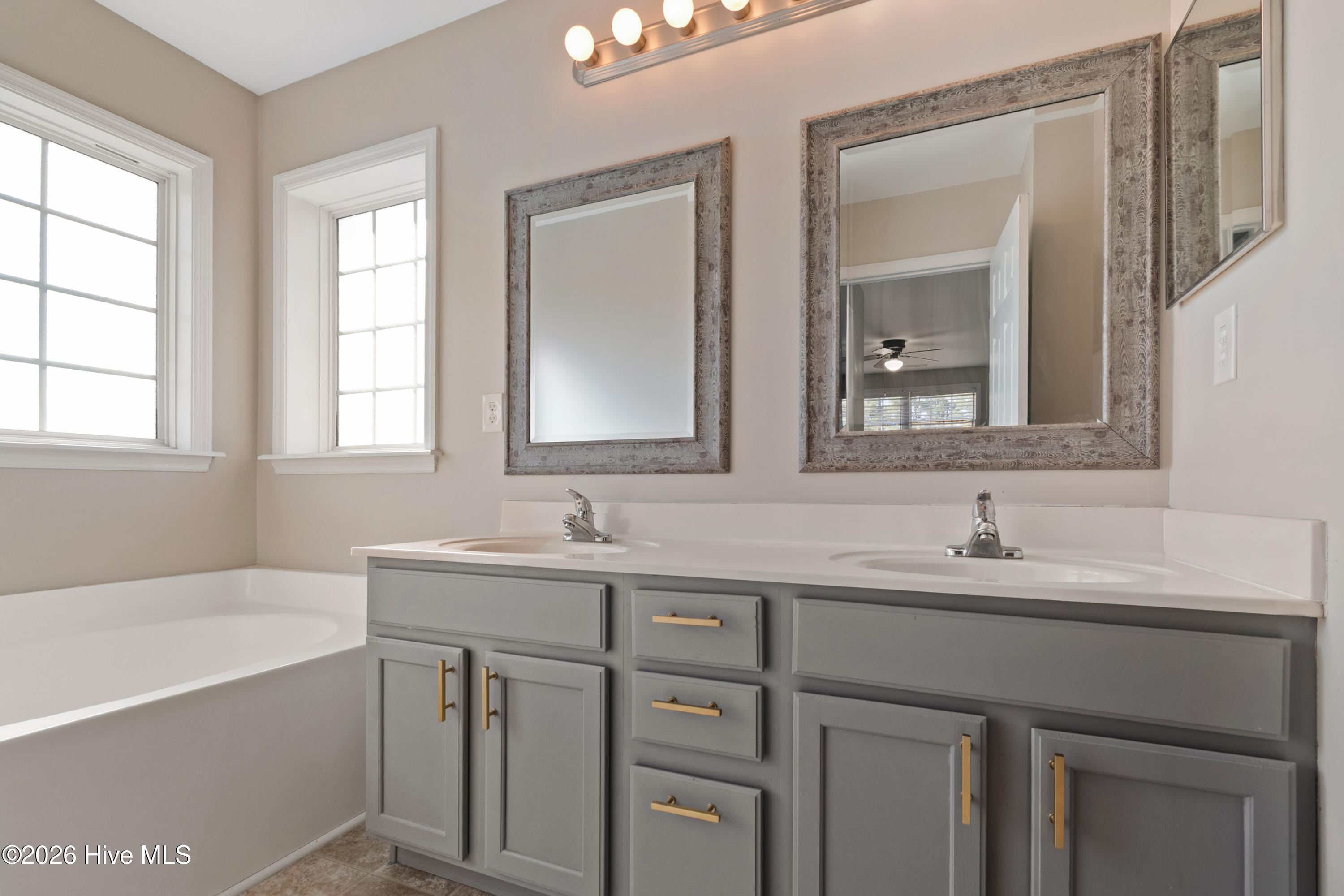 100551539 | Photo 21