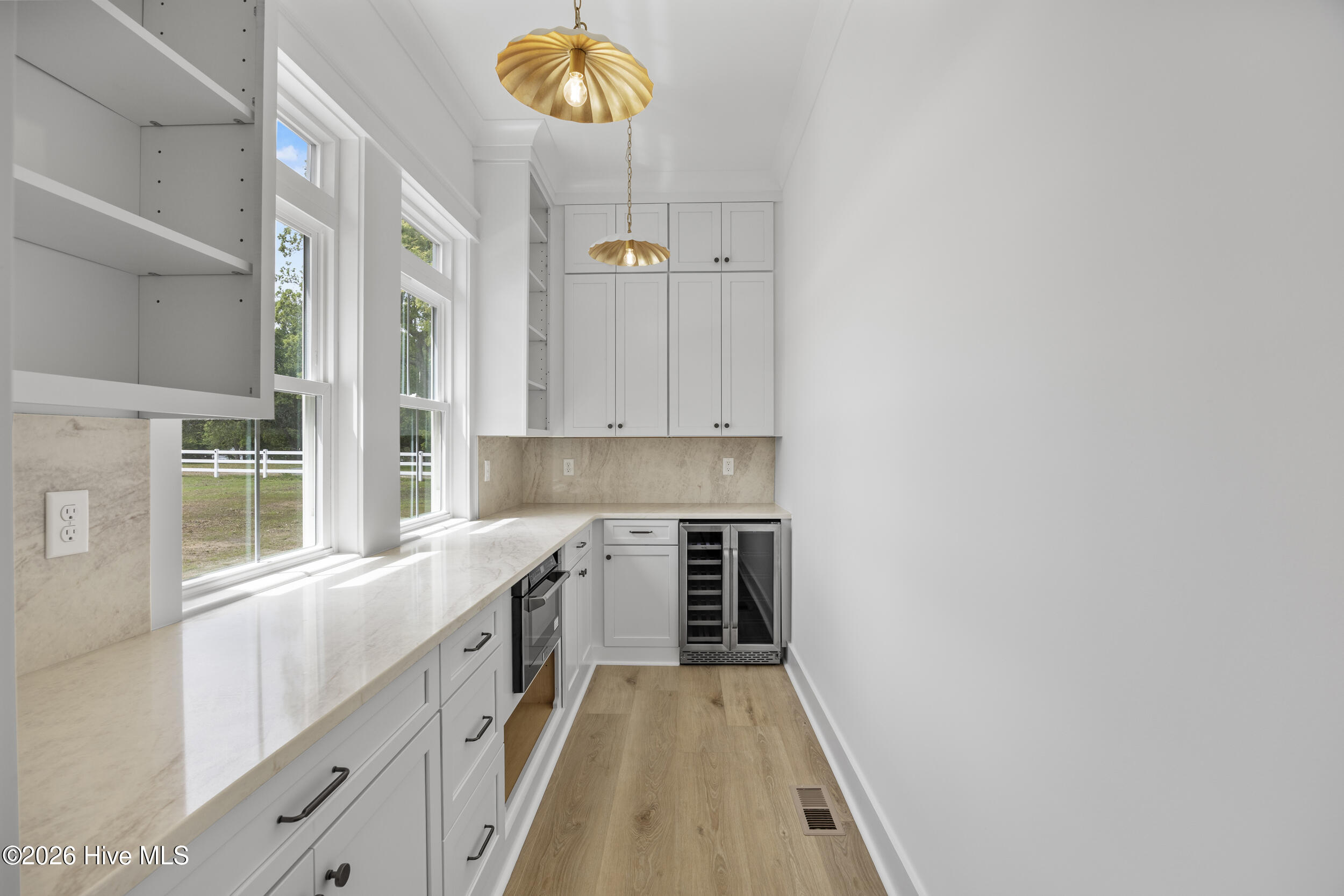 100570401 | Photo 27