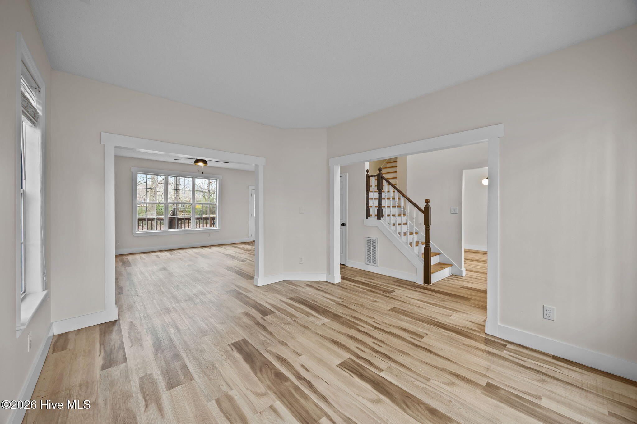 100557636 | Photo 10